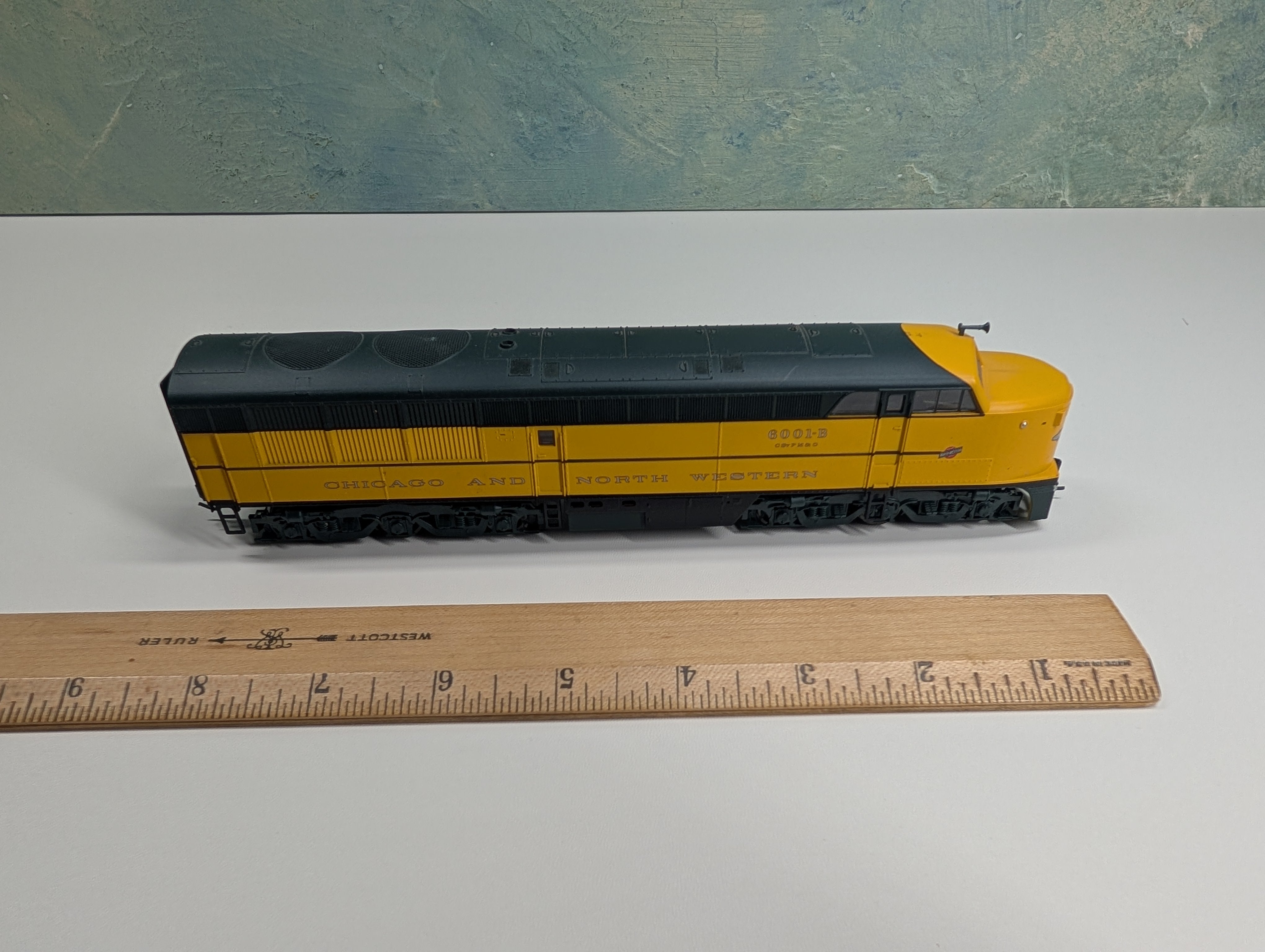 USED Life-Like HO Scale Set of Proto 1000 Erie Built Diesel Locomotive Chicago & North Western Chicago & North Western CNW #6001B Runs DC (2 pcs)