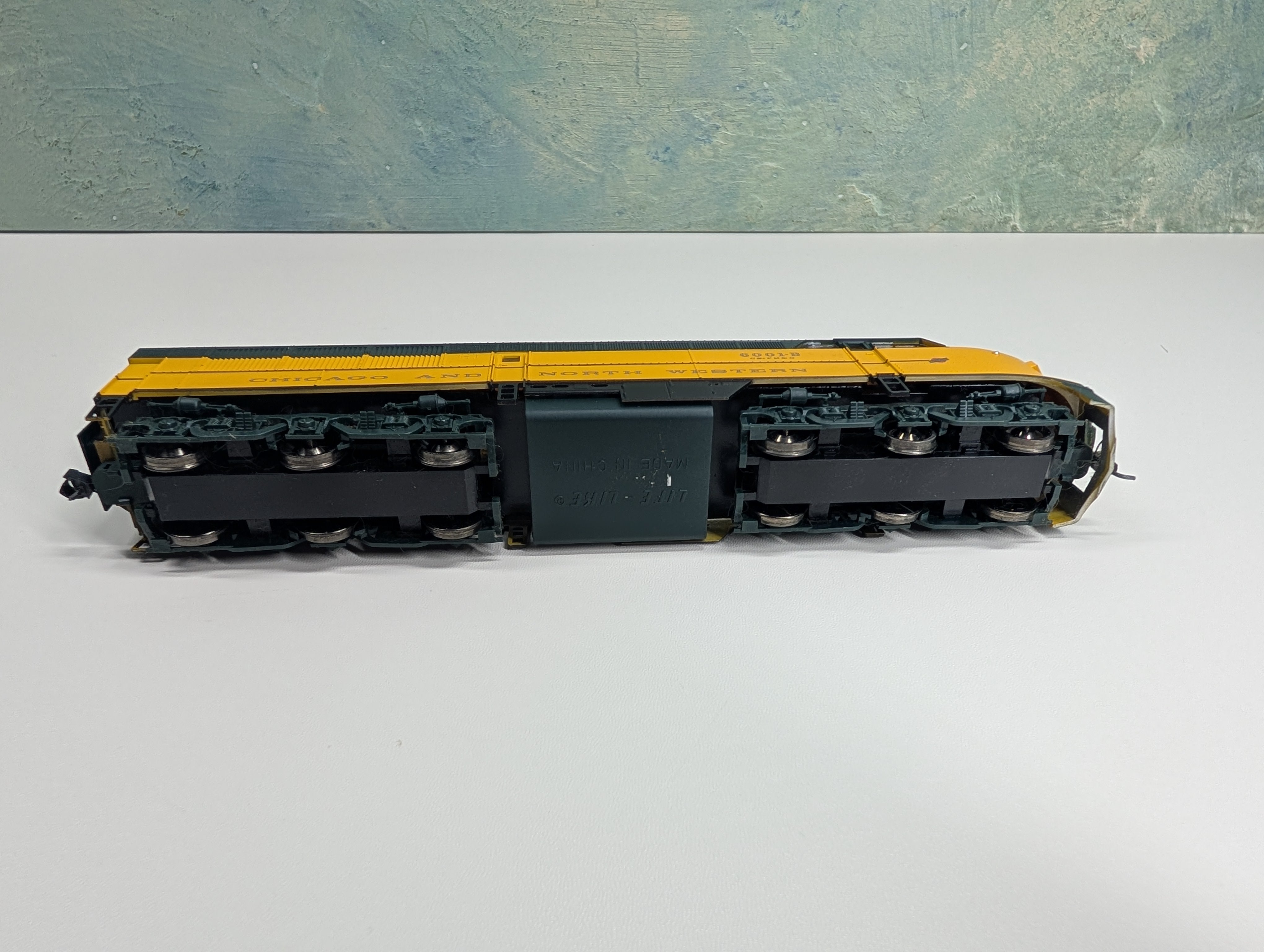 USED Life-Like HO Scale Set of Proto 1000 Erie Built Diesel Locomotive Chicago & North Western Chicago & North Western CNW #6001B Runs DC (2 pcs)