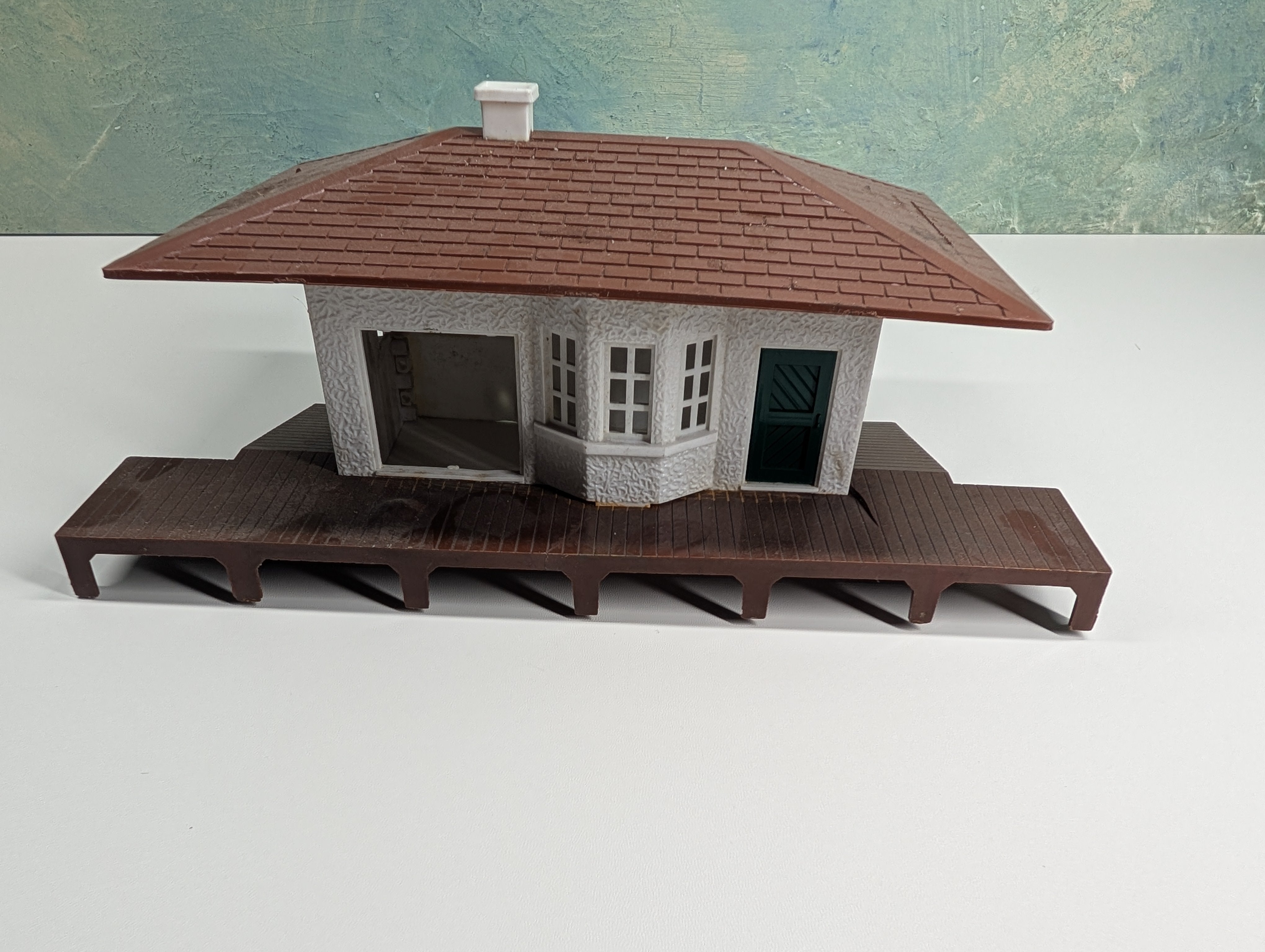 USED Bachmann O Plasticville Suburban Station