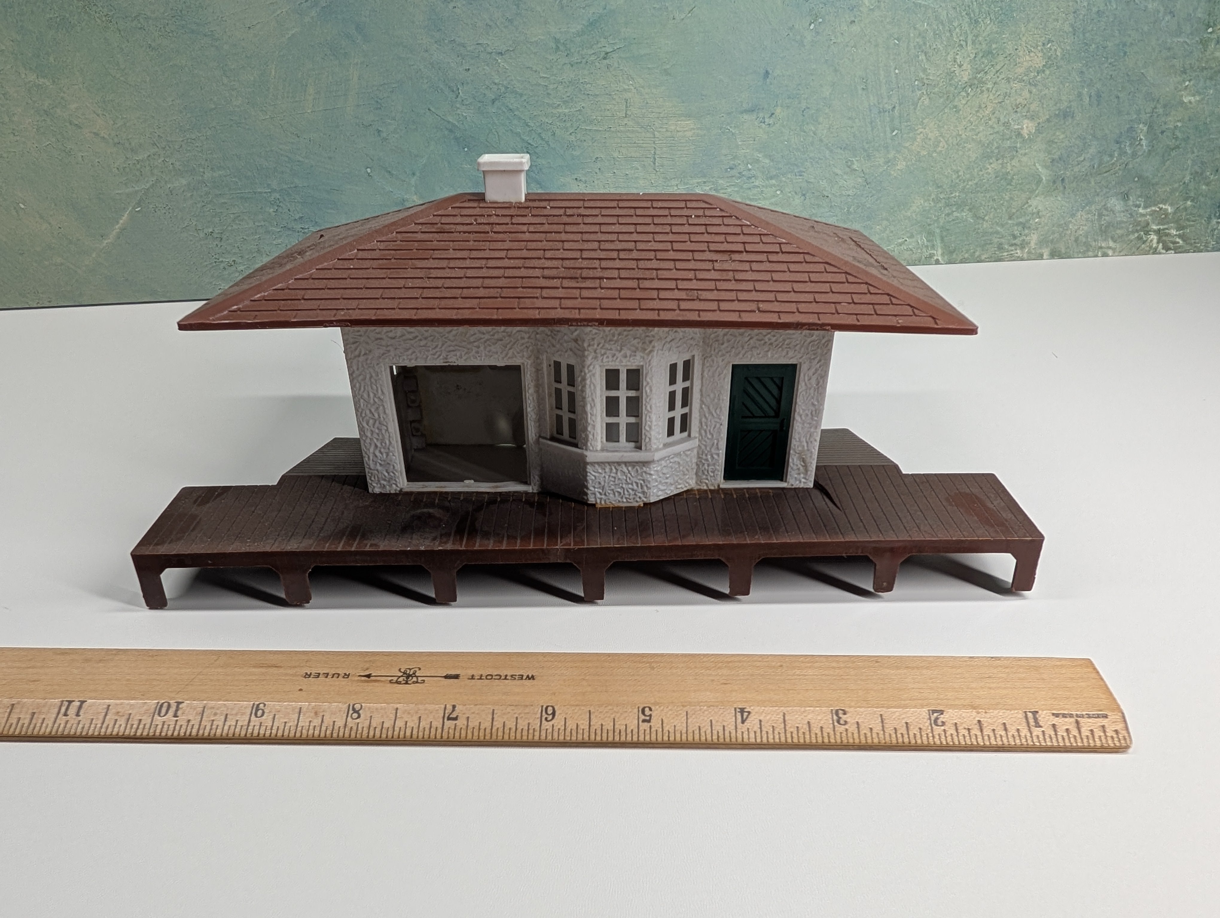 USED Bachmann O Plasticville Suburban Station