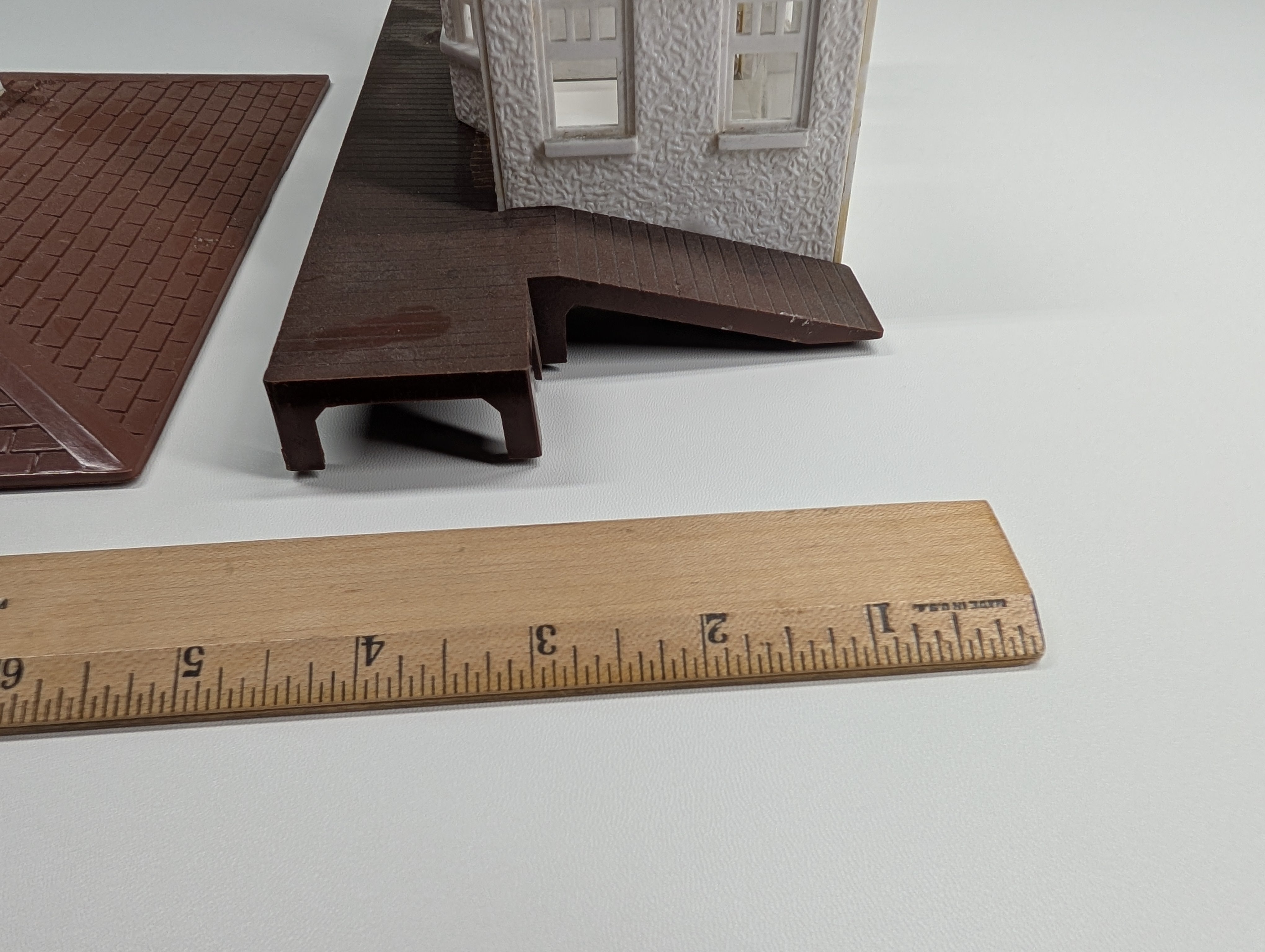 USED Bachmann O Plasticville Suburban Station