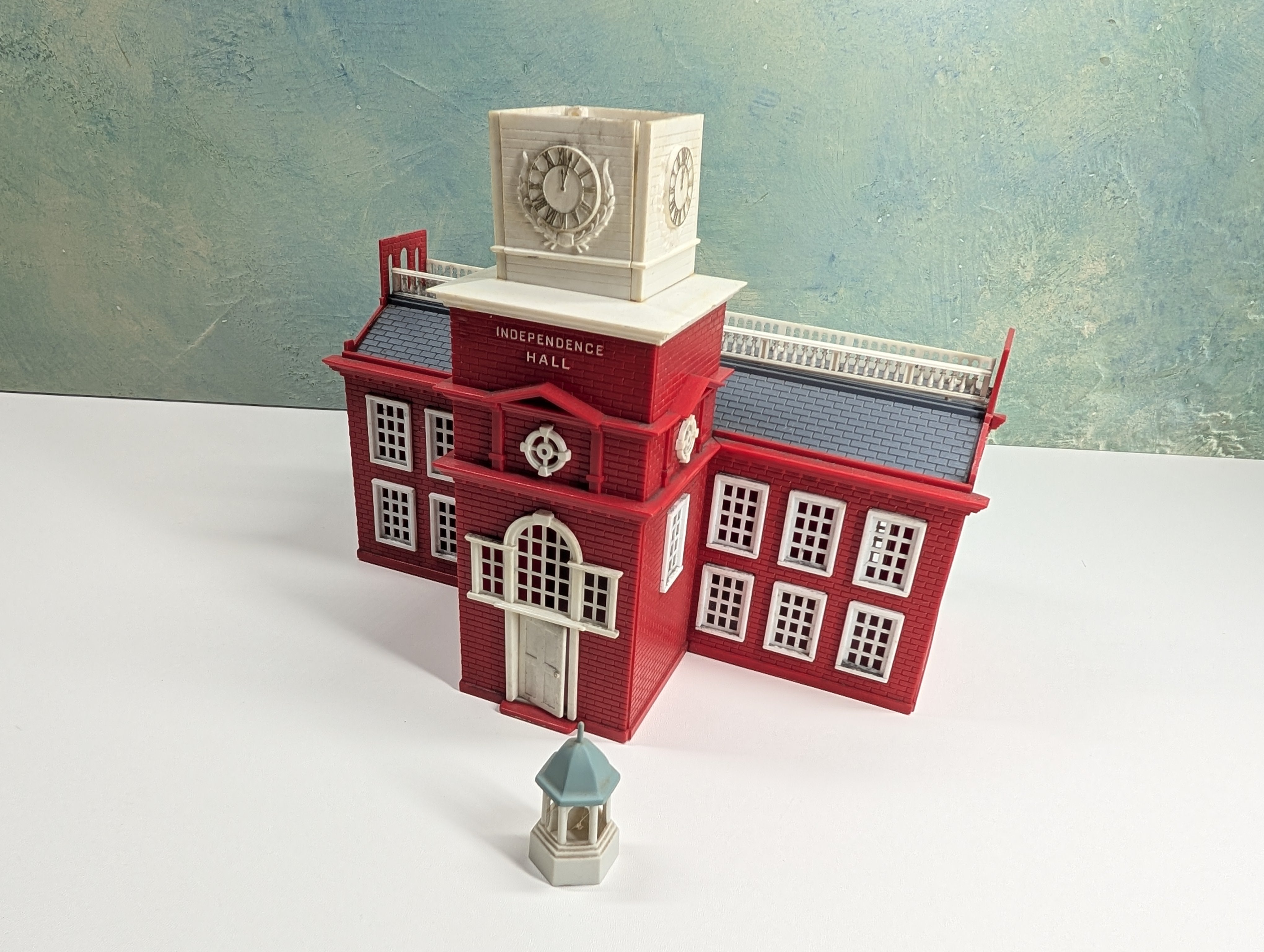 USED Bachmann O Plasticville Independence Hall, City Brick Building
