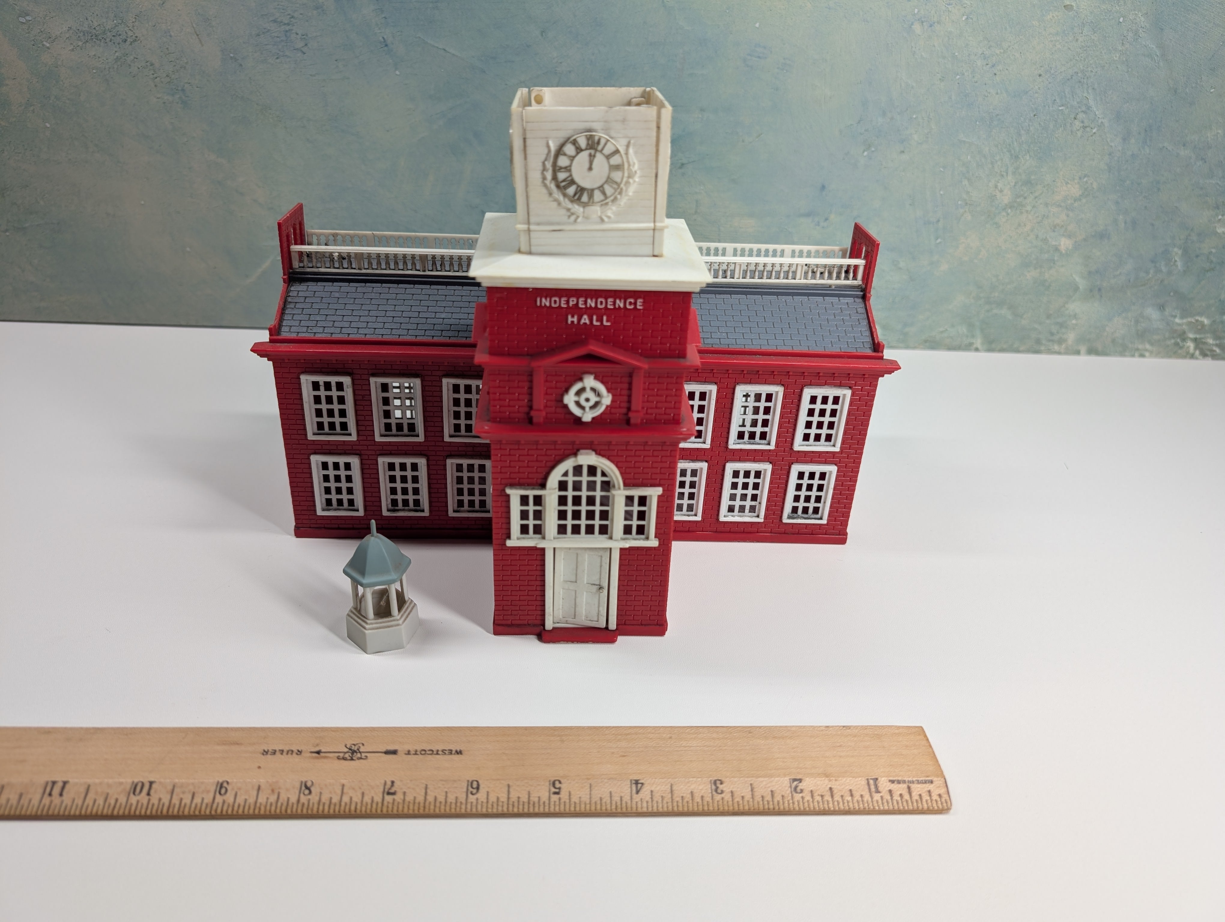 USED Bachmann O Plasticville Independence Hall, City Brick Building