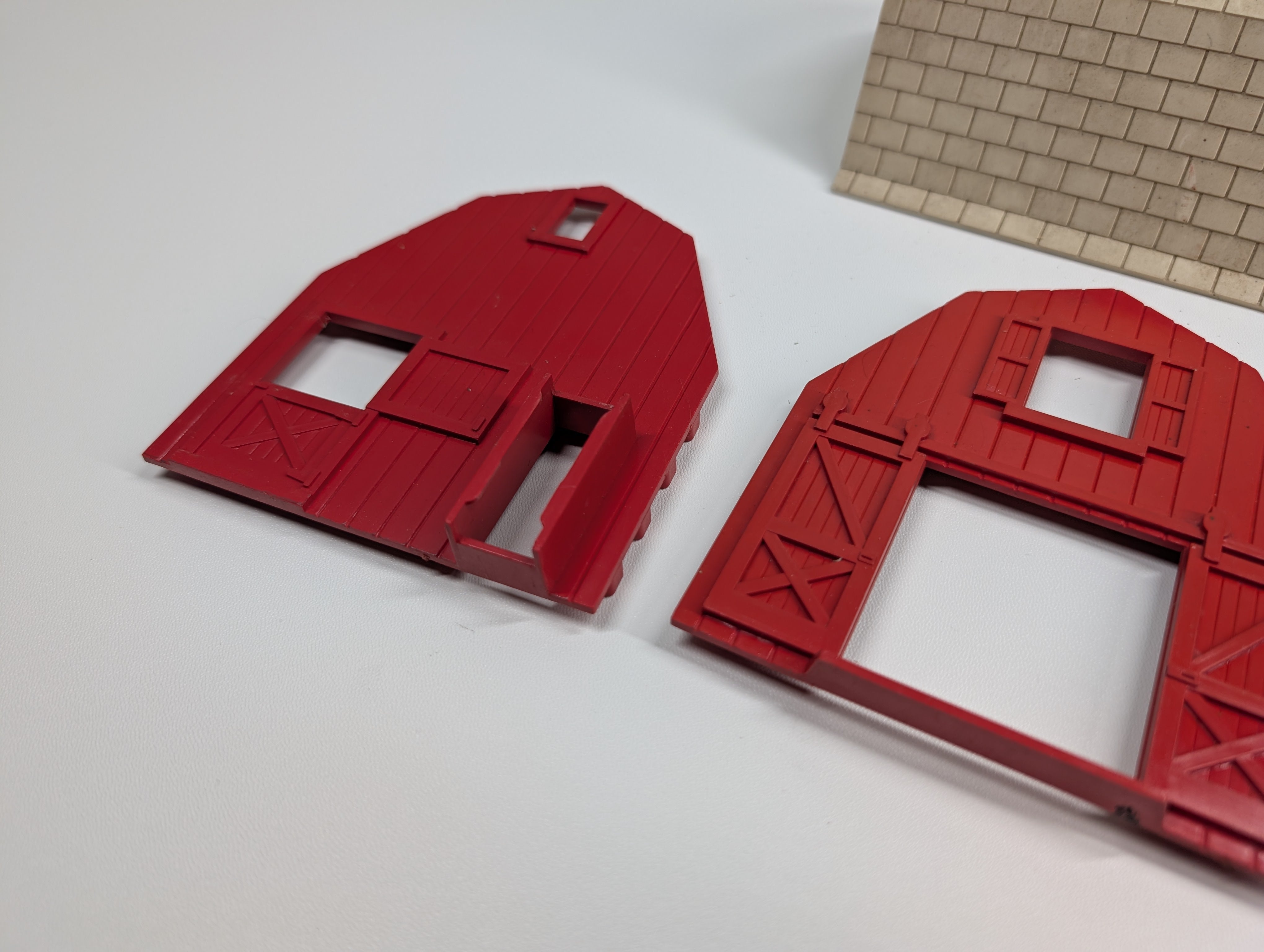 USED Bachmann O Plasticville Red Barn