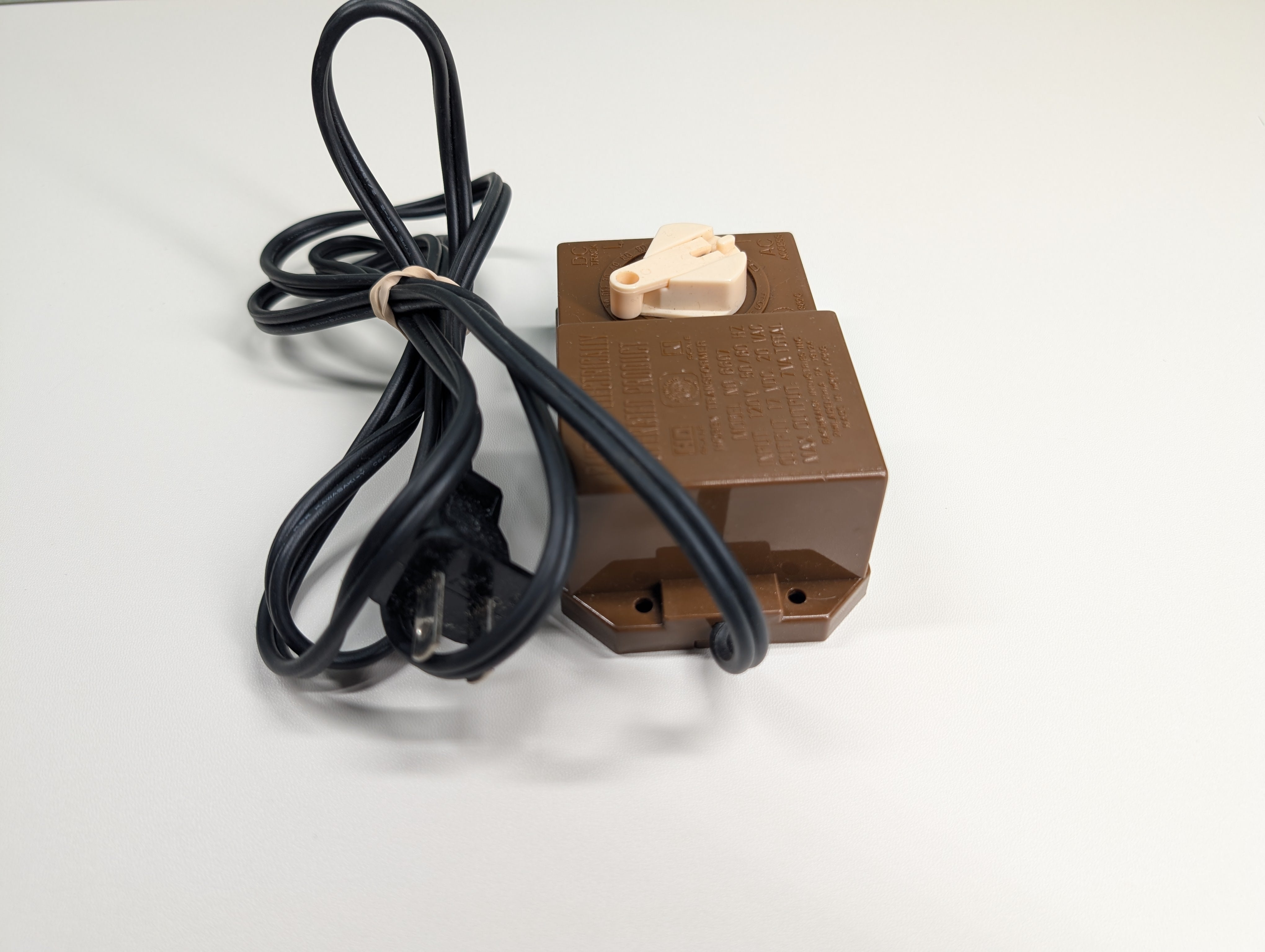 USED Bachmann MULTI Scale Brown Hobby Track Transformer (HO & N) Tested