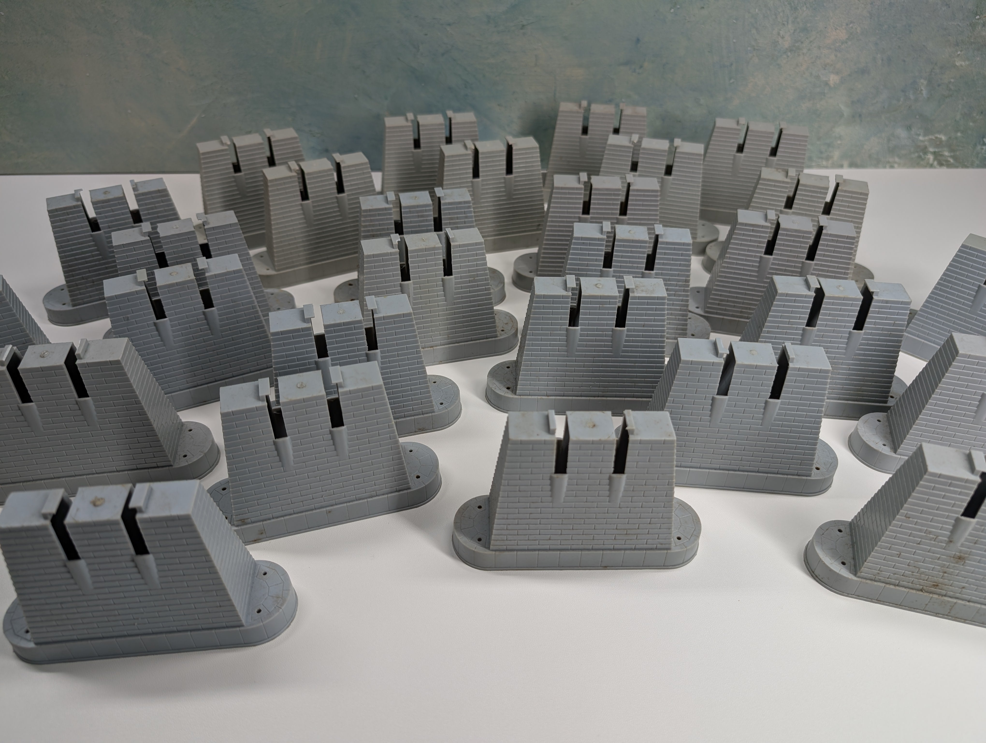 USED Atlas HO Scale Lot of 3" Piers (28 pcs)