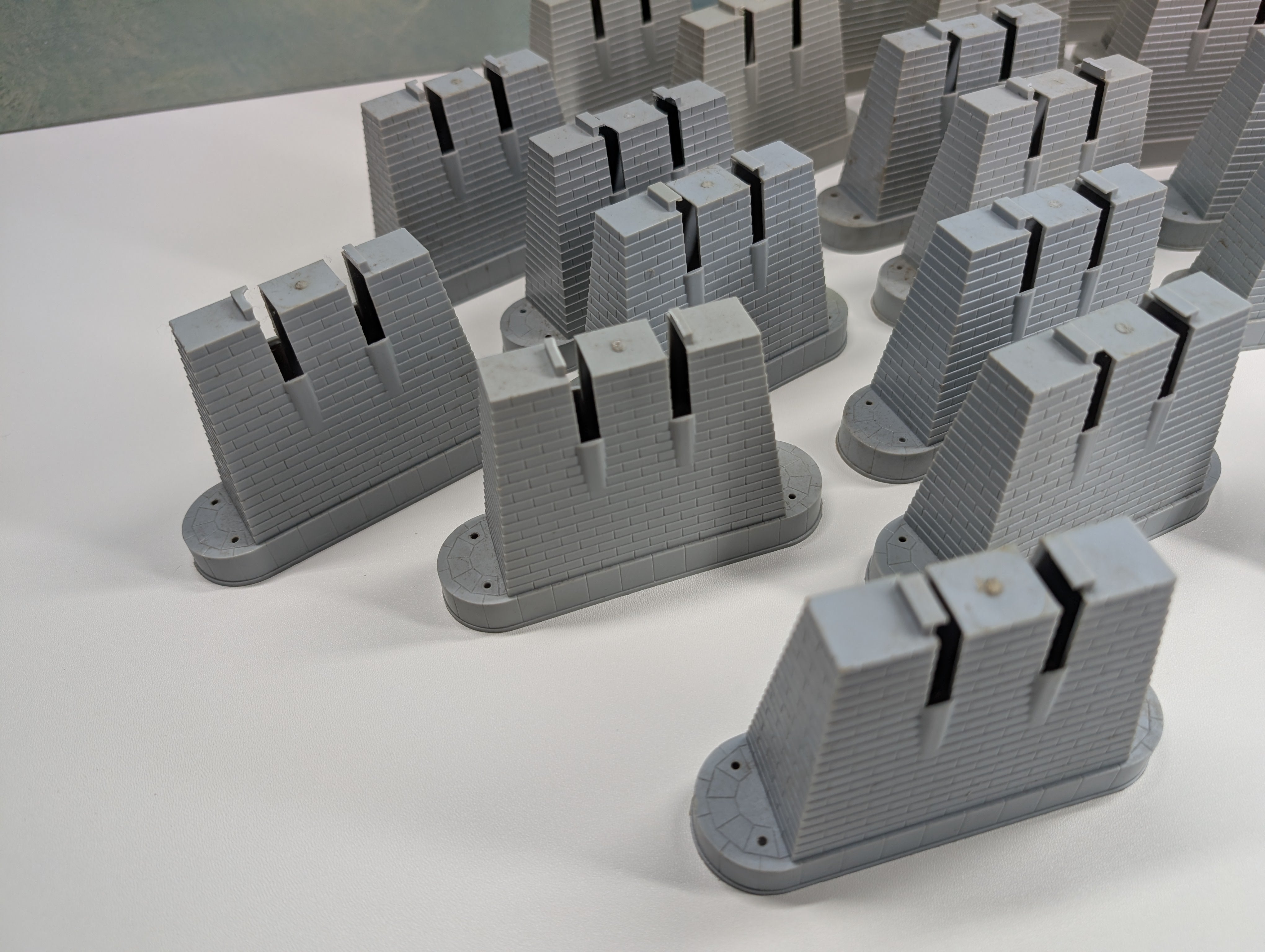 USED Atlas HO Scale Lot of 3" Piers (28 pcs)