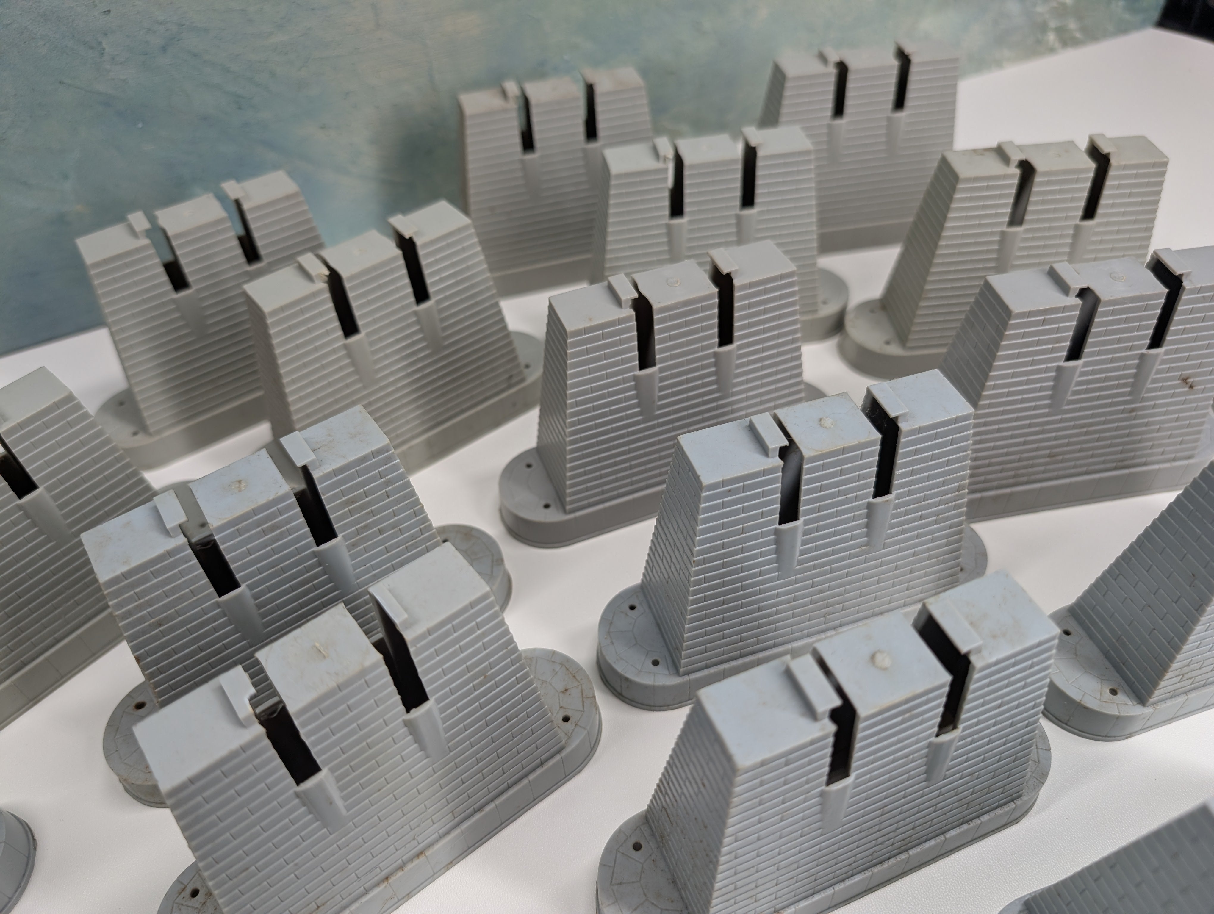 USED Atlas HO Scale Lot of 3" Piers (28 pcs)