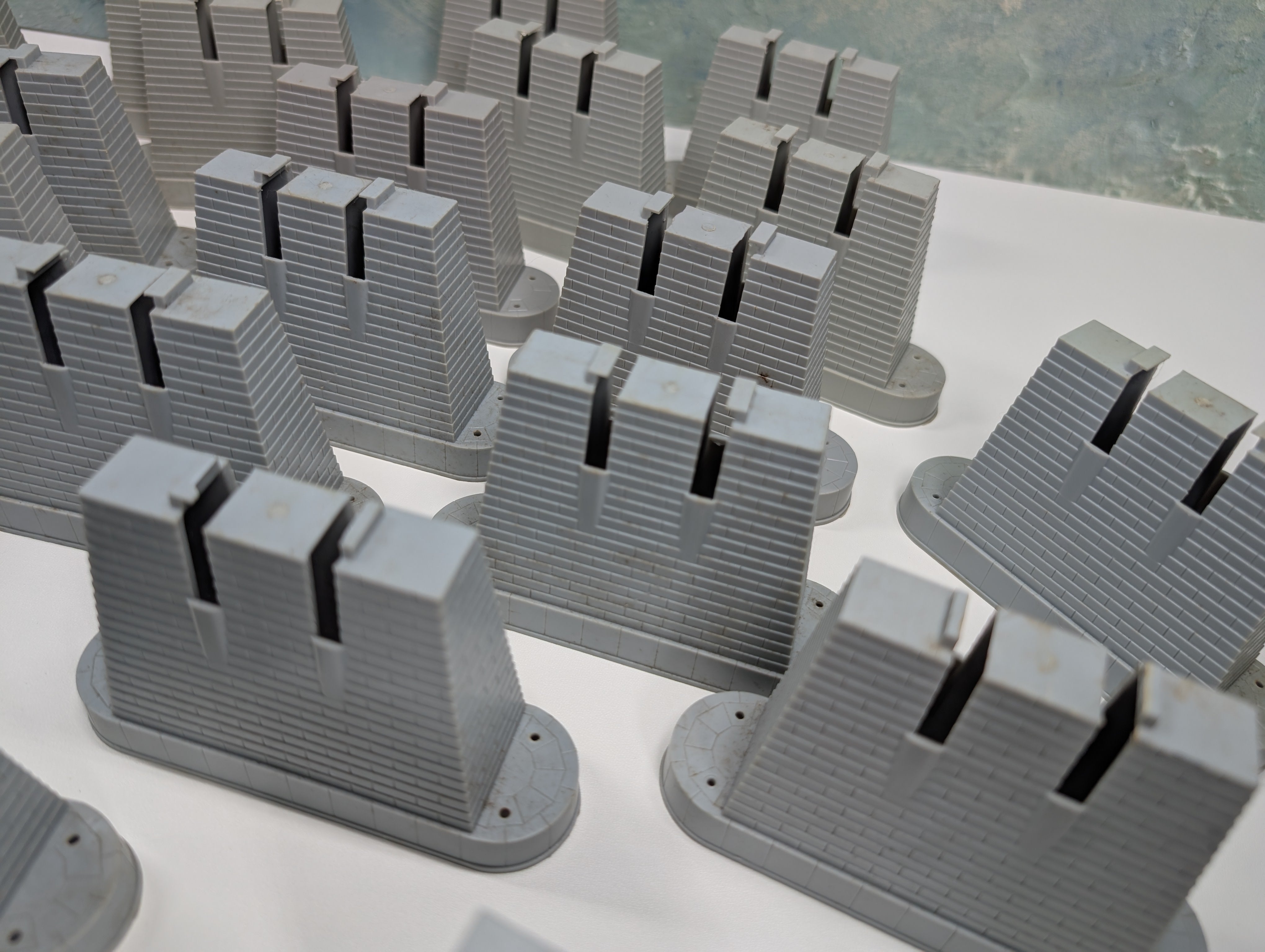 USED Atlas HO Scale Lot of 3" Piers (28 pcs)