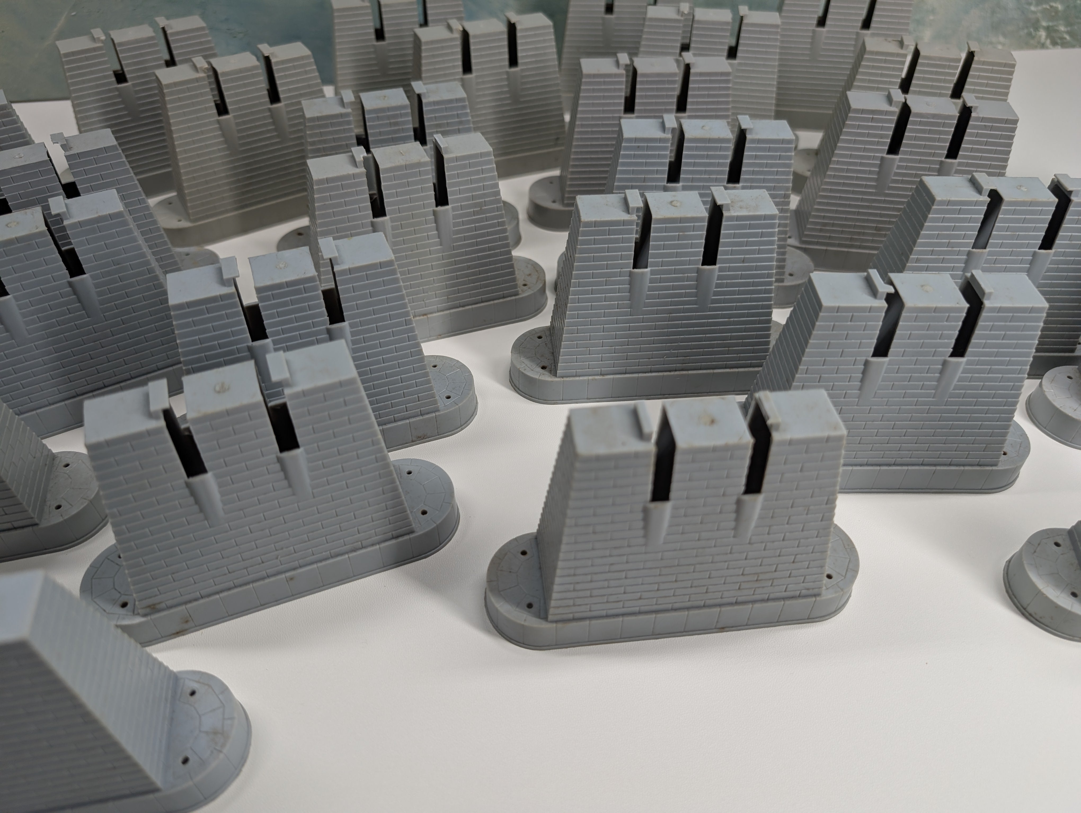 USED Atlas HO Scale Lot of 3" Piers (28 pcs)