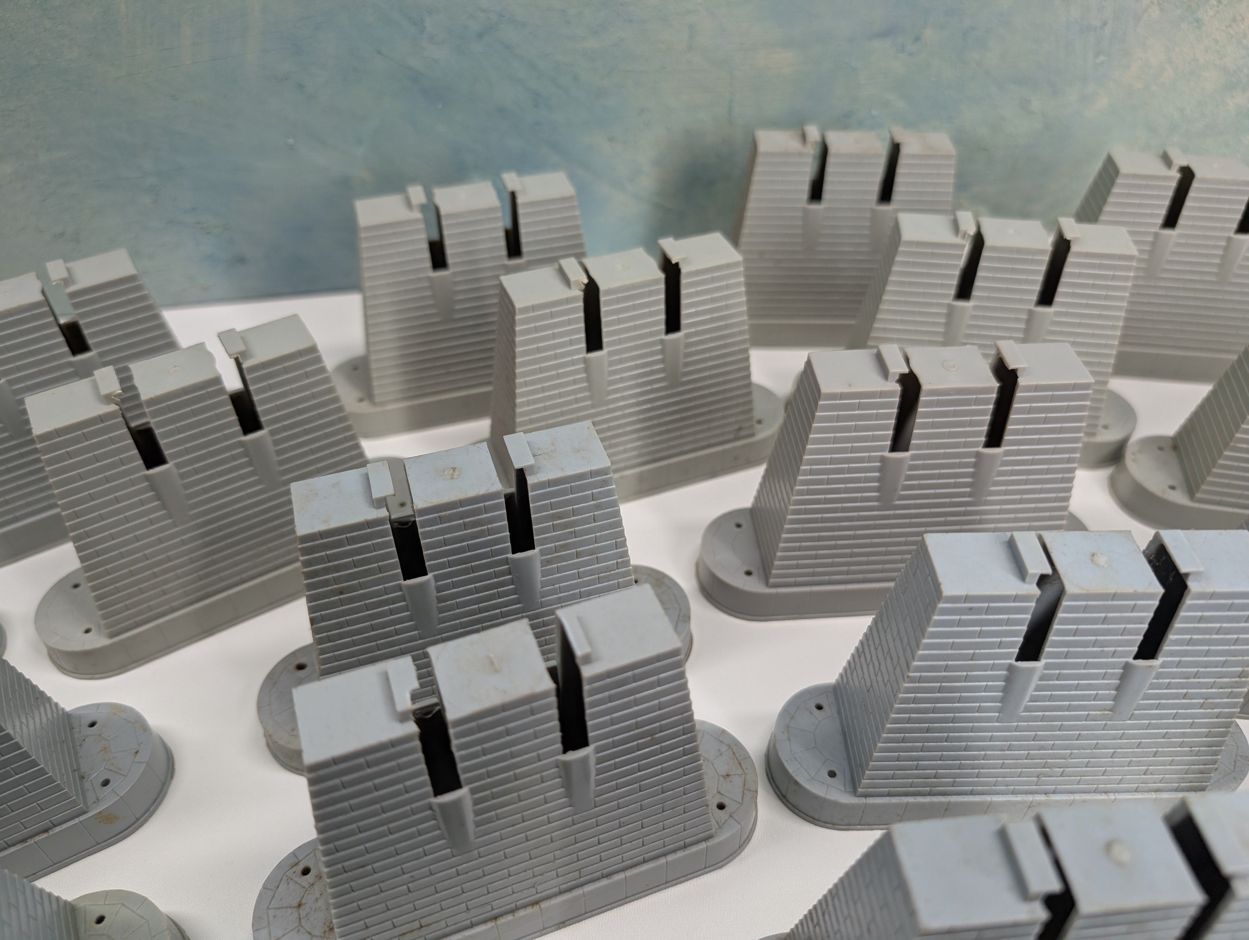 USED Atlas HO Scale Lot of 3" Piers (28 pcs)