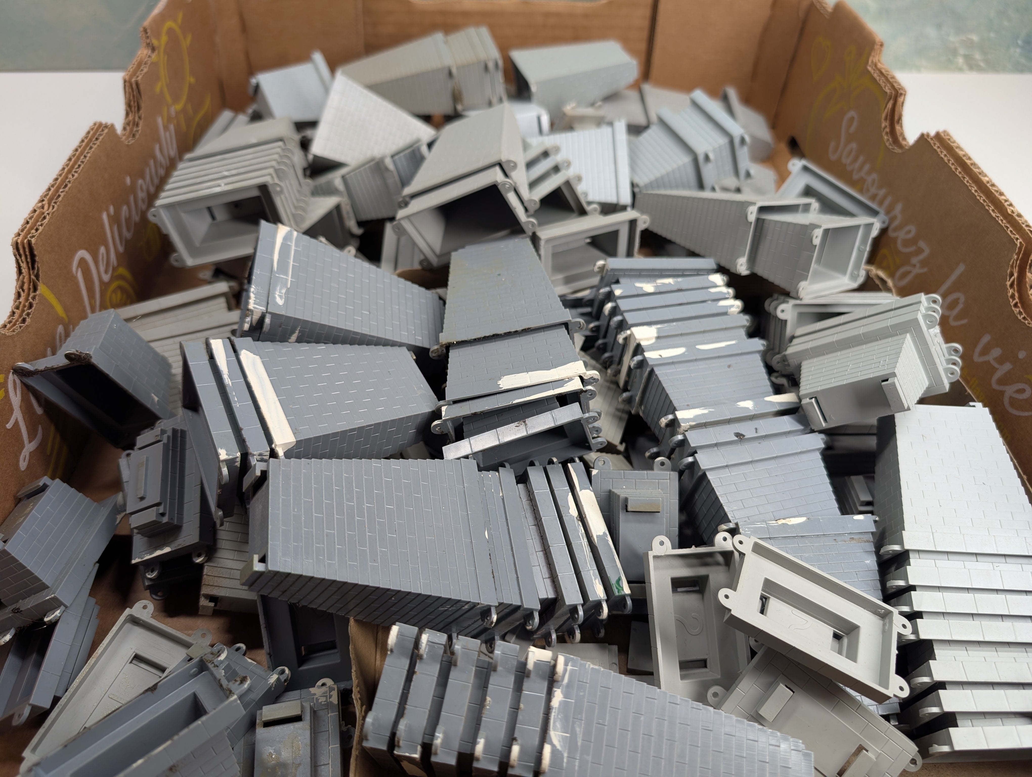 USED Atlas HO Scale Large Lot of Various Piers (50+ pcs)