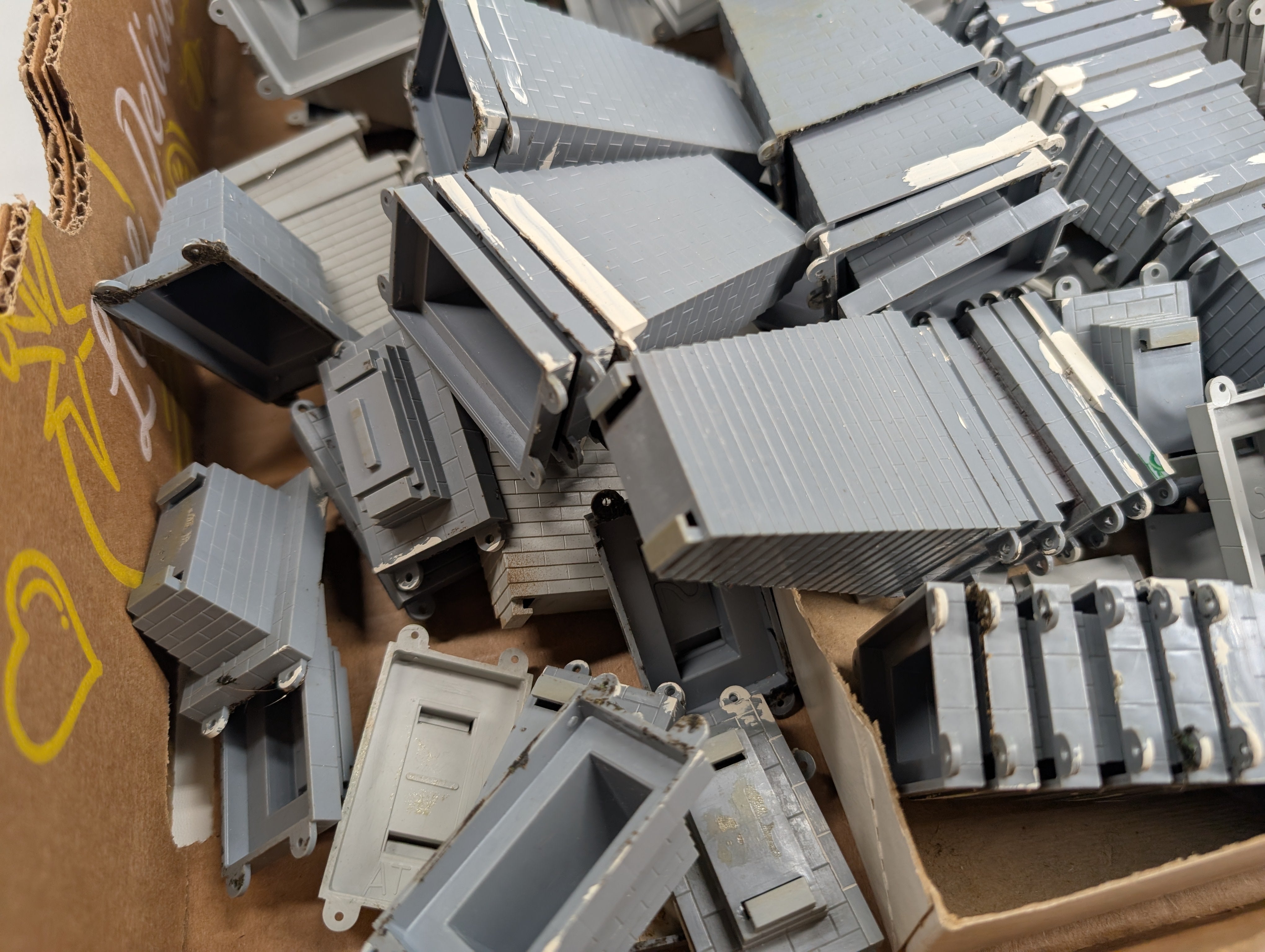 USED Atlas HO Scale Large Lot of Various Piers (50+ pcs)