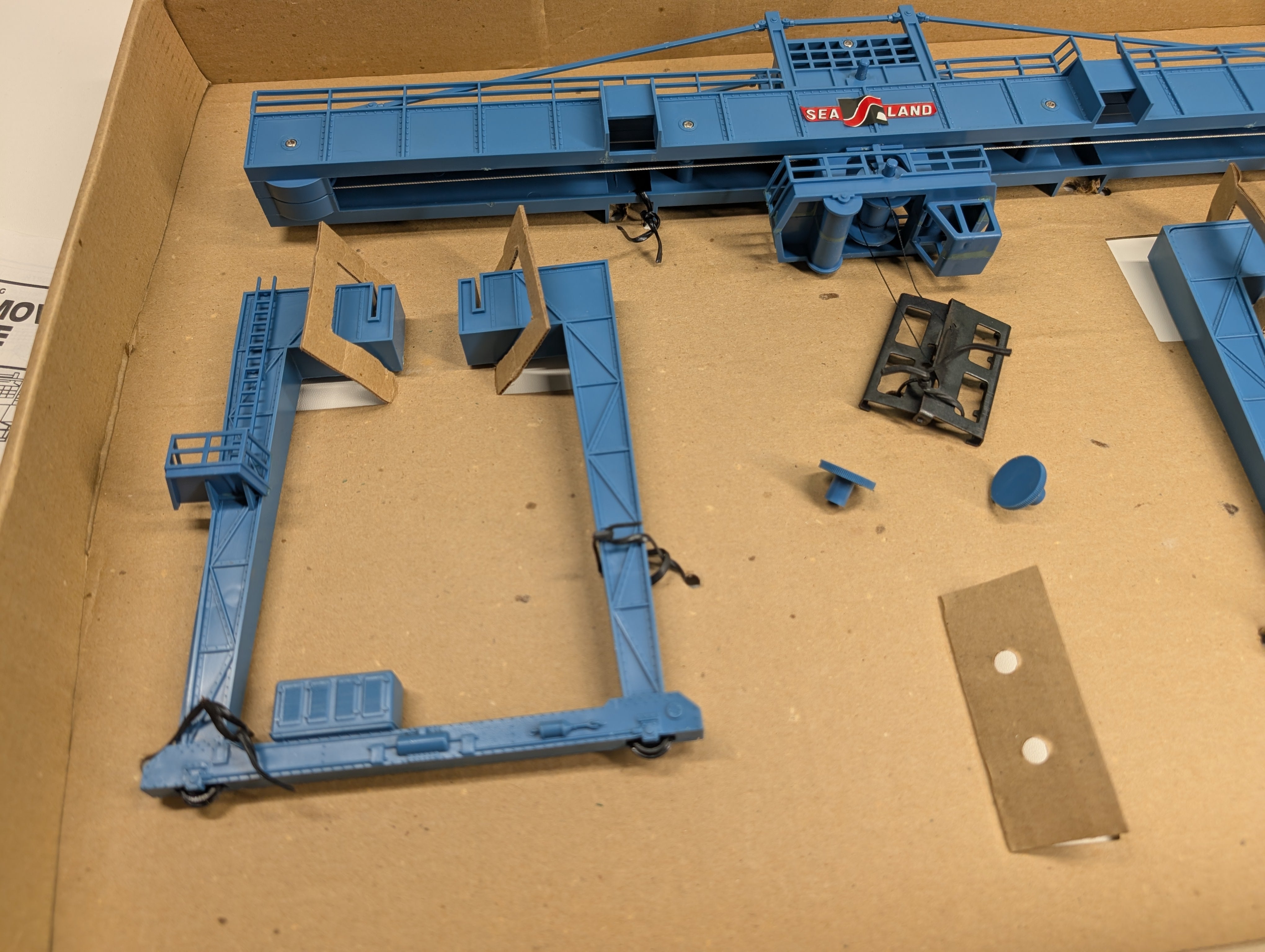 USED AHM 11013 HO Scale Operating Mighty Mover Crane KIT