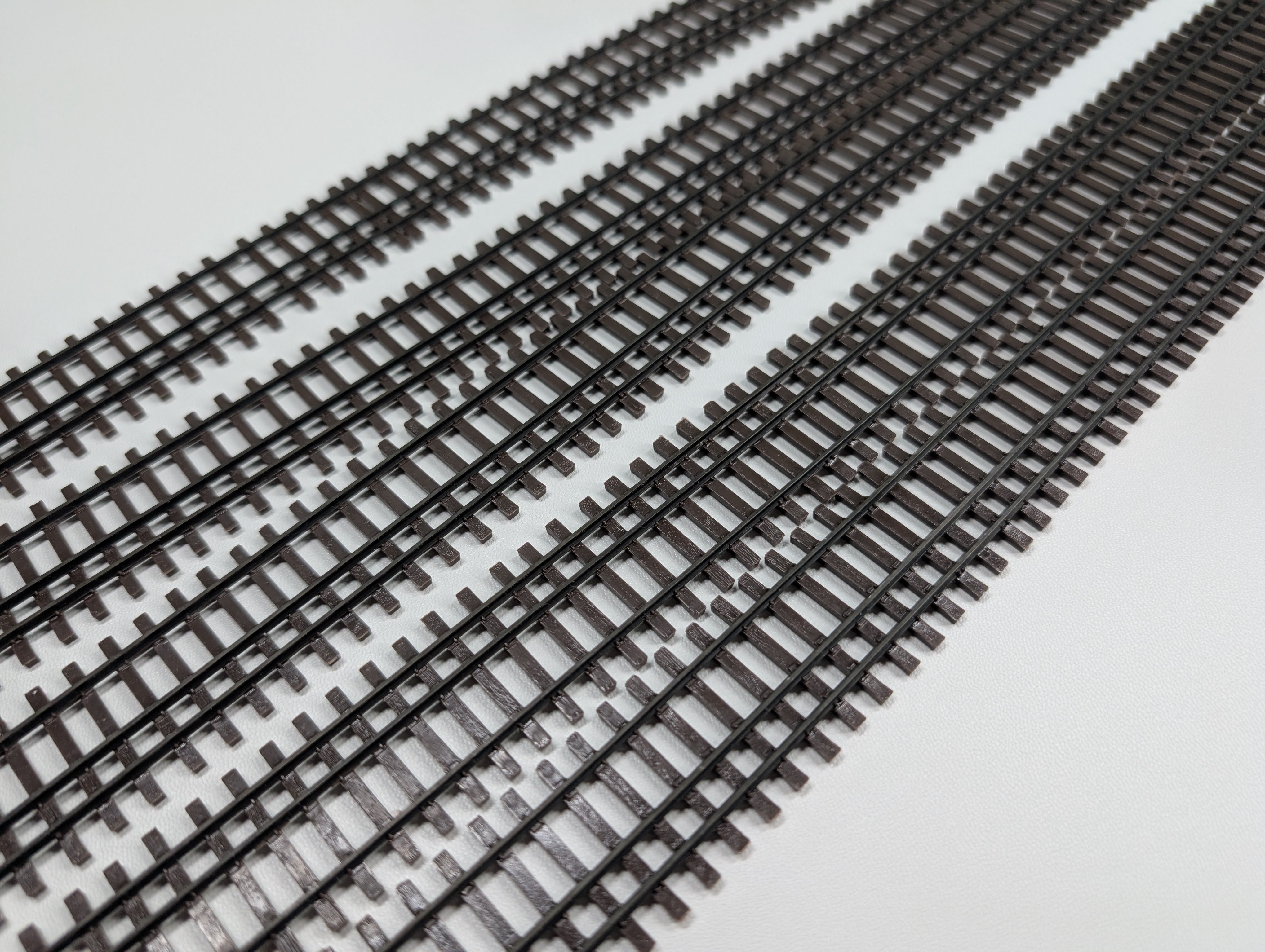 USED Micro Engineering Company 12-110 MULTI Scale Flex-Trak HO & HOn3 Dual Gauge Code 70 Track Weathered (3ft each) (5 pcs)