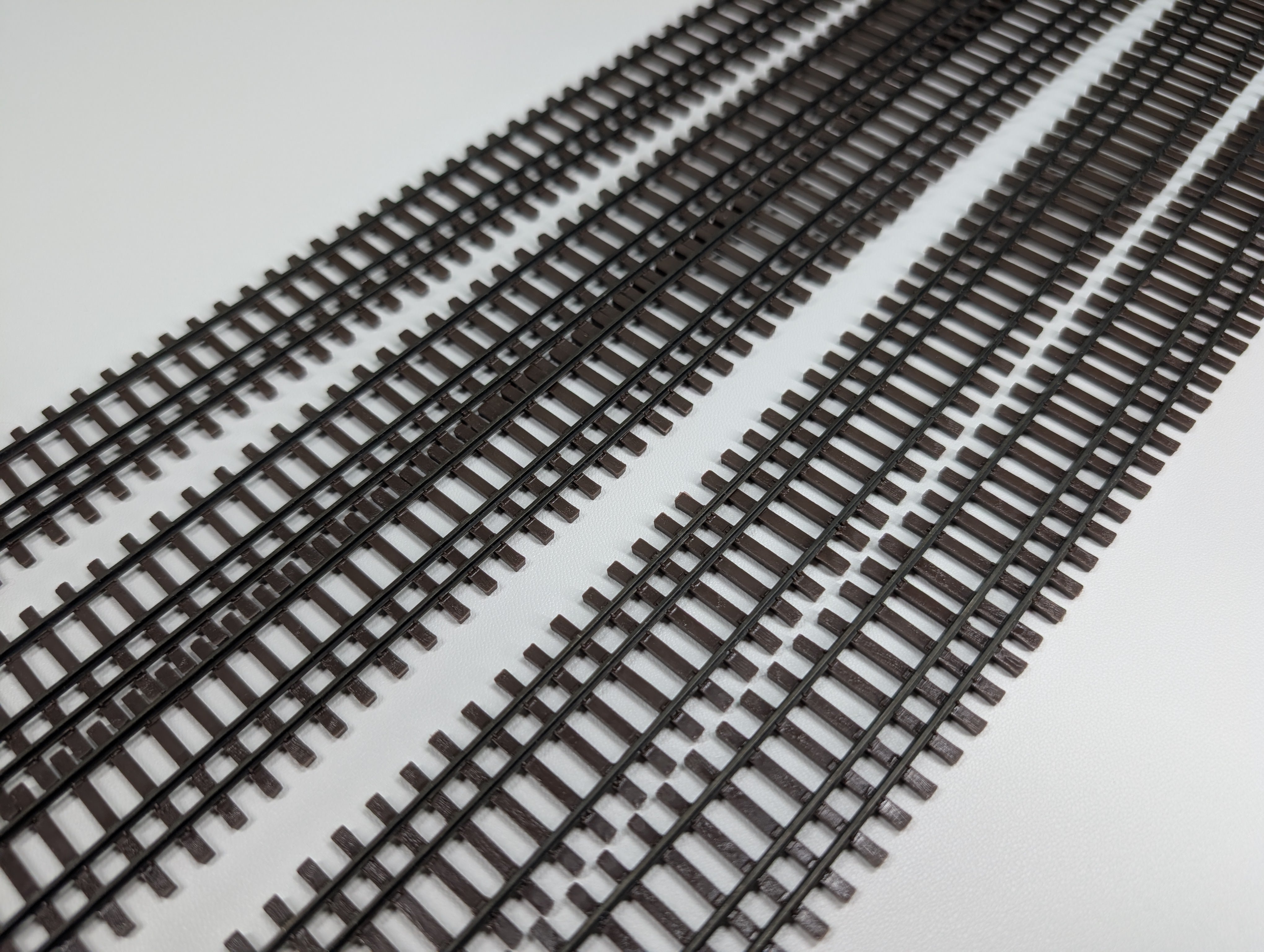 USED Micro Engineering Company 12-110 MULTI Scale Flex-Trak HO & HOn3 Dual Gauge Code 70 Track Weathered (3ft each) (5 pcs)