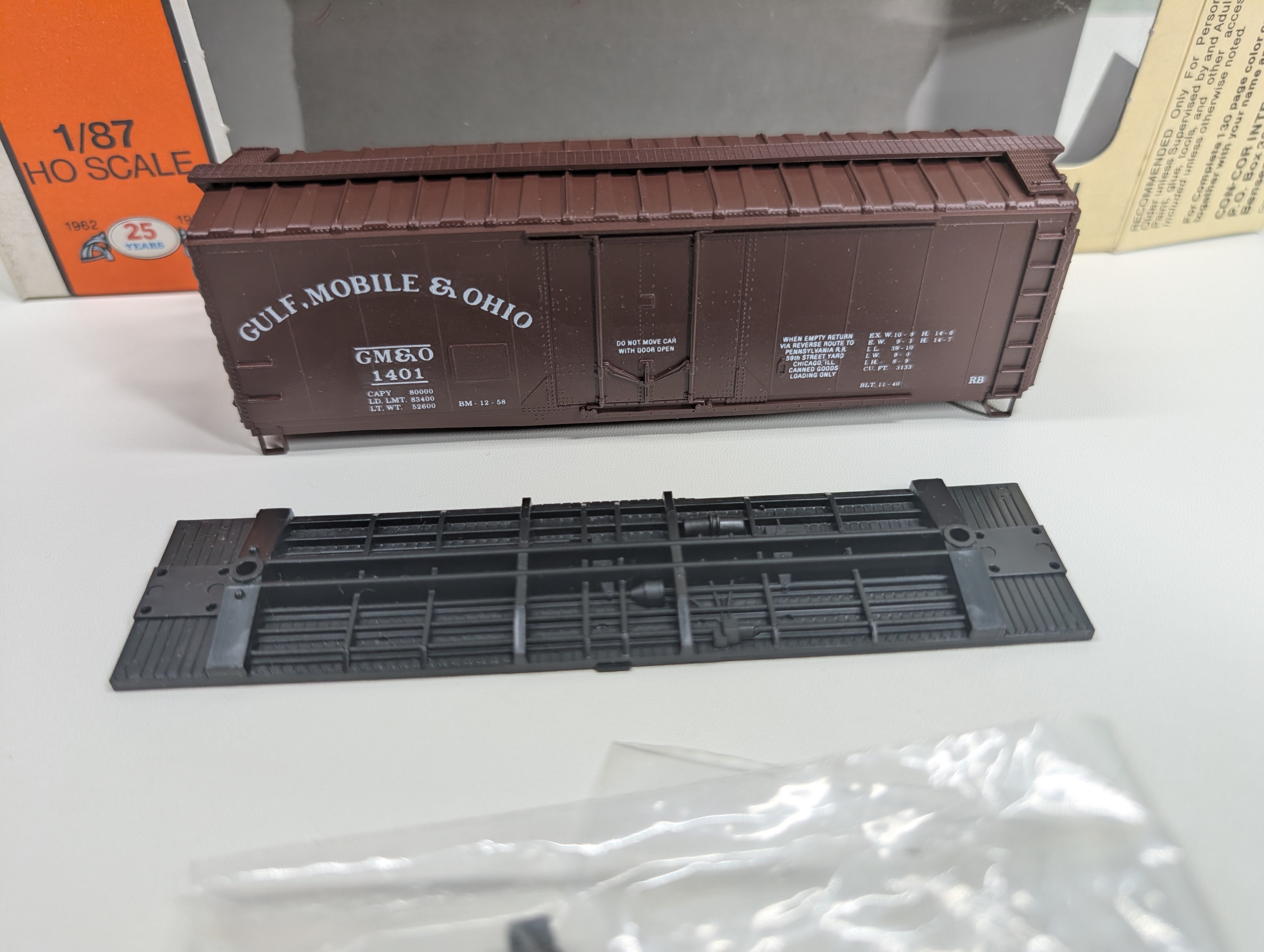 USED Con-Cor HO Scale 40' Insulated Box Car Gulf Mobile & Ohio GM&O #1401 End Cab Custom KIT