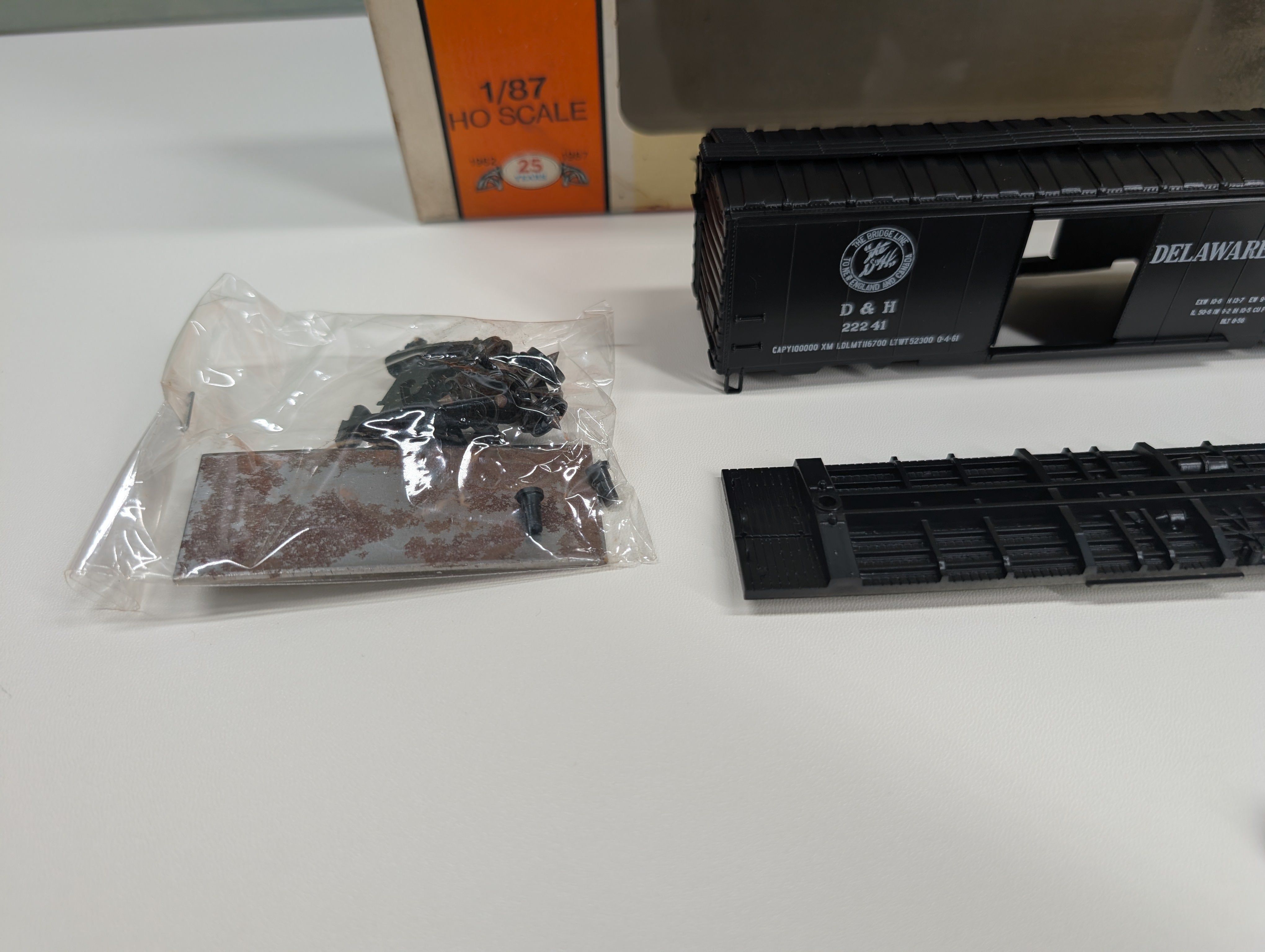 USED Con-Cor 1-009415 HO Scale 40' PS-1 SD Box Car Louisville & Nashville L&N #7427 KIT