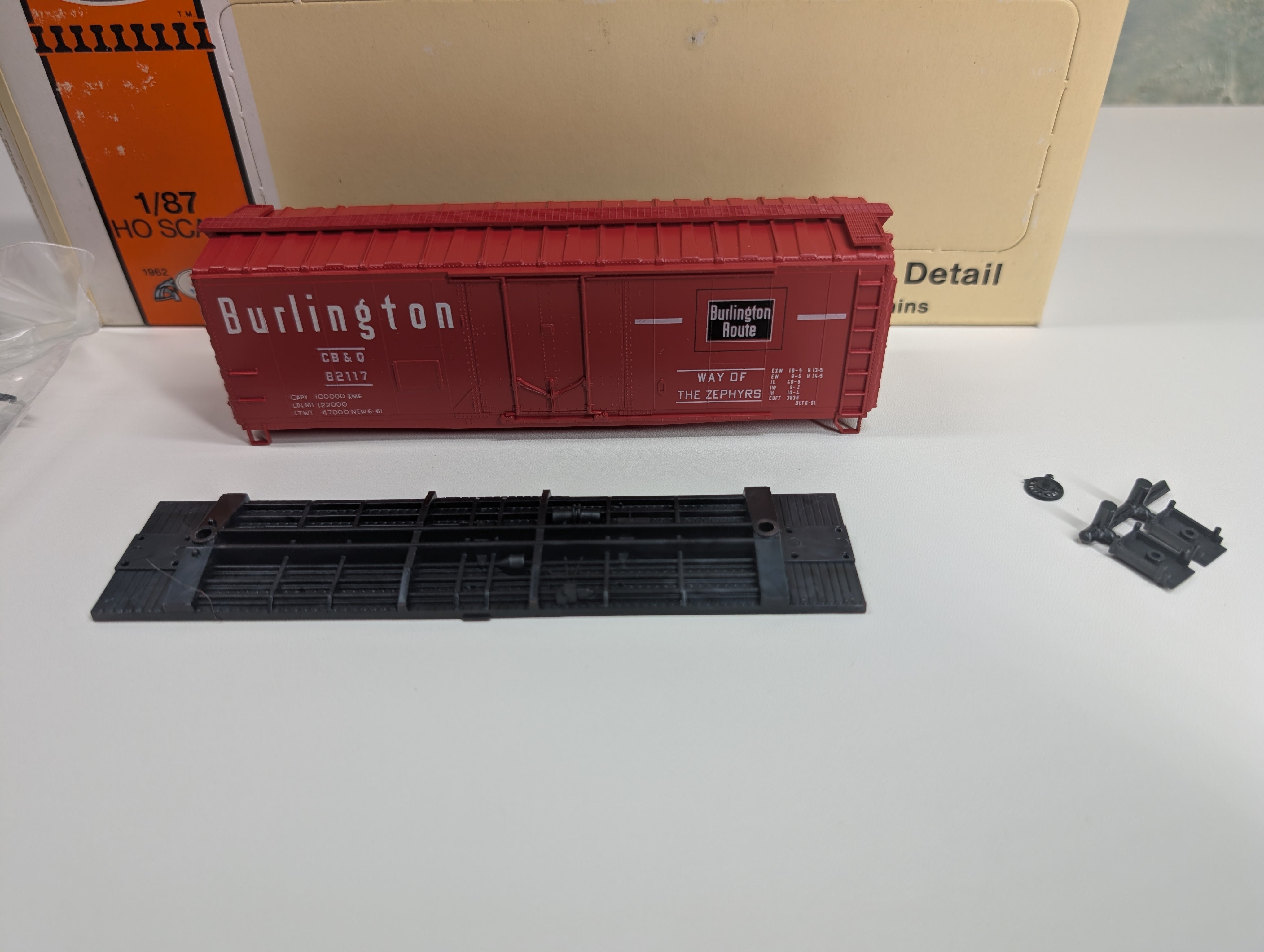 USED Con-Cor 1-009451 HO Scale 40' PS-1 PD Box Car Burlington CB&Q #82117 KIT