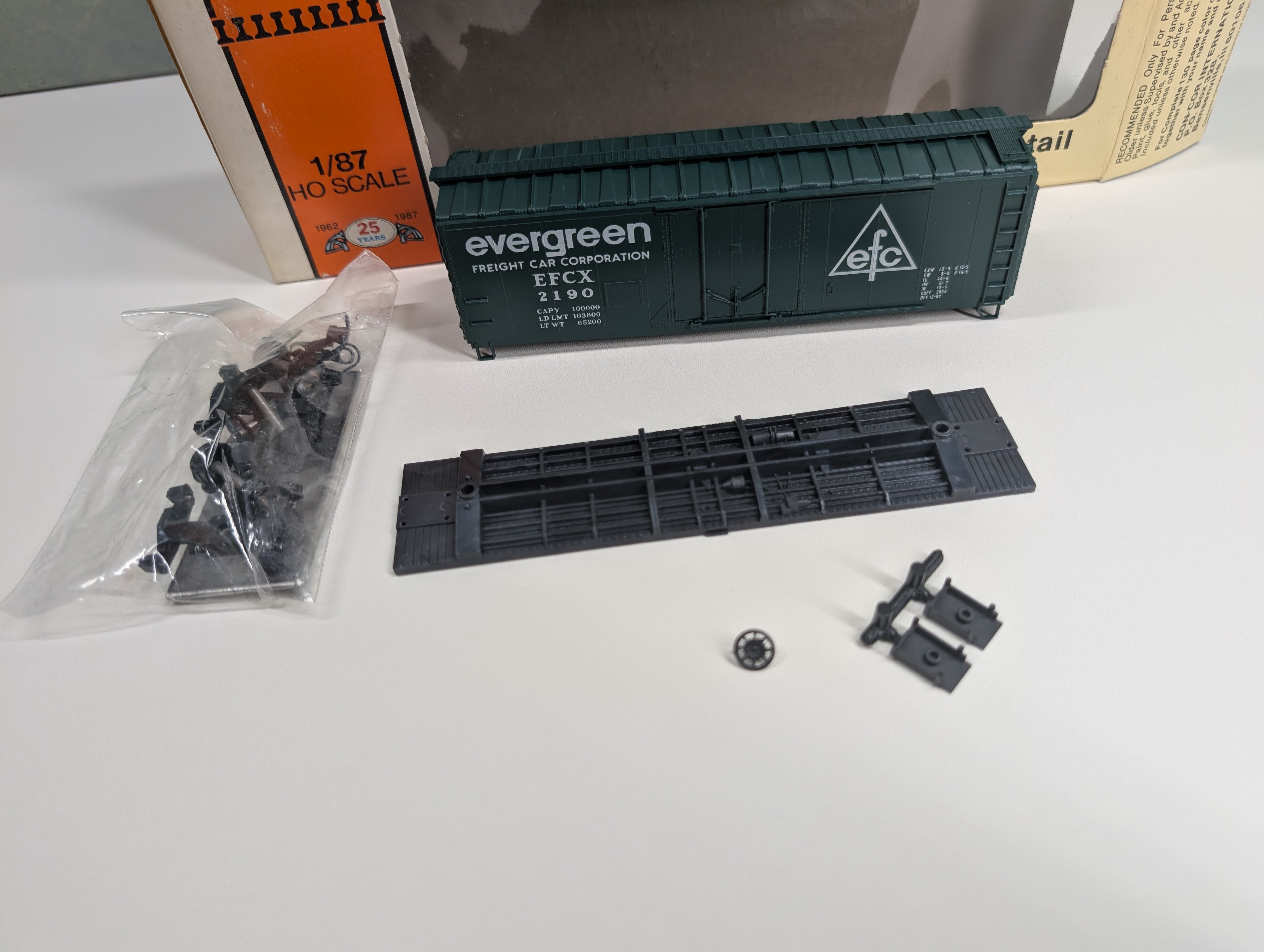 USED Con-Cor 1-009455 HO Scale 40' PS-1 PD Box Car Evergreen Freight Car EFCX #2190 KIT