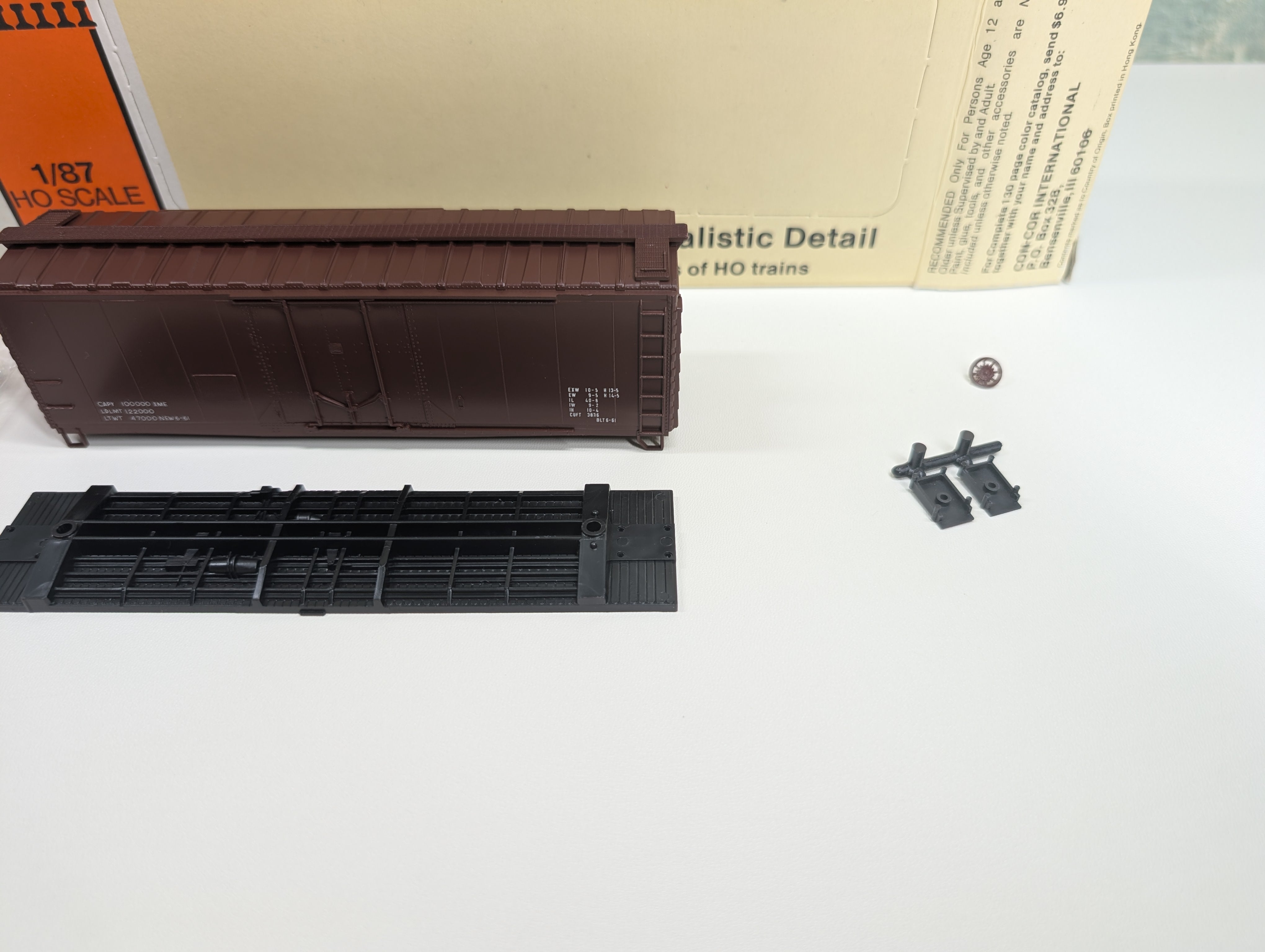 USED Con-Cor 1-009457 HO Scale 40' PS-1 PD Box Car Data Only Tuscan Red KIT