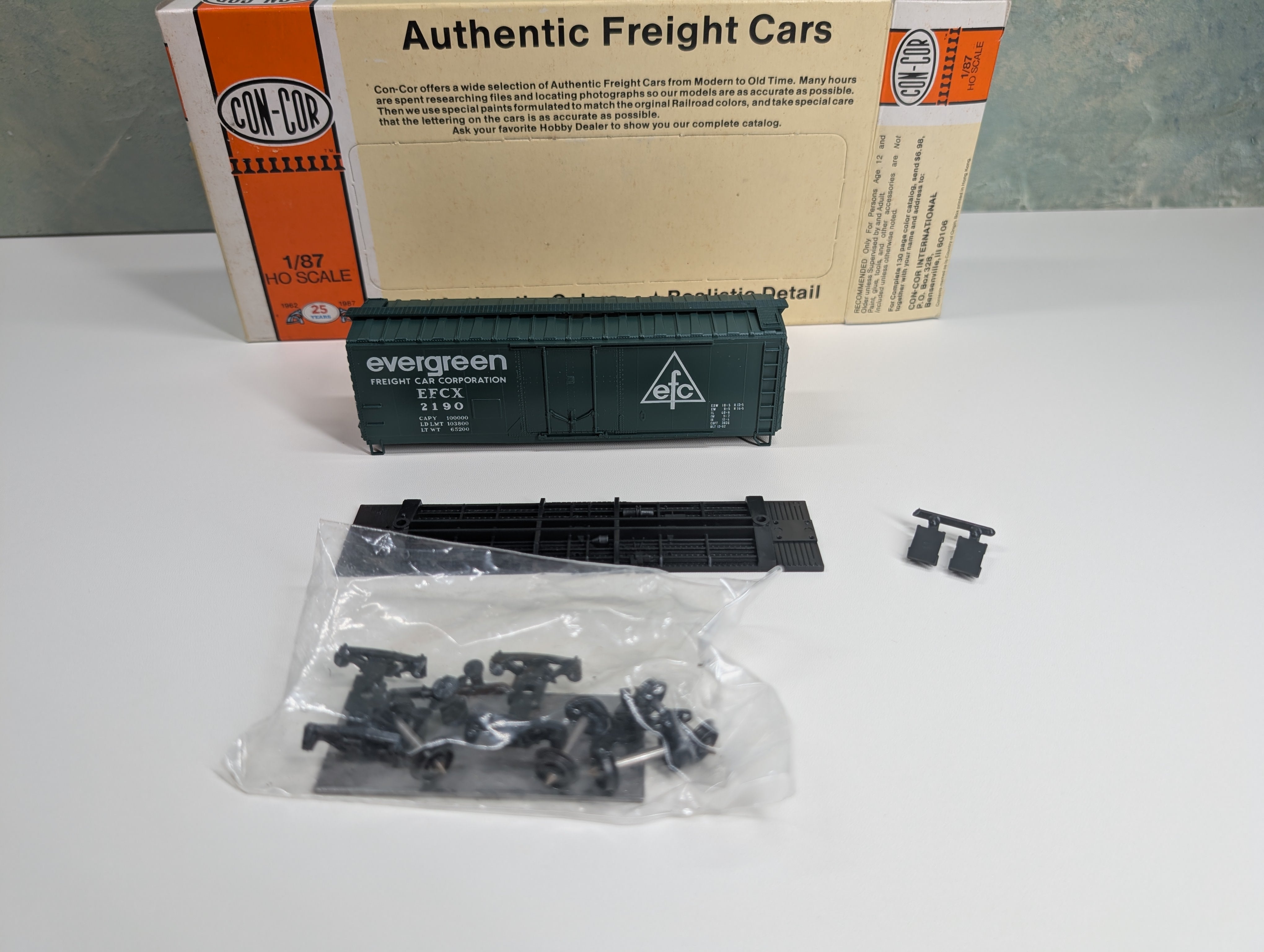 USED Con-Cor 1-009455 HO Scale 40' PS-1 PD Box Car Evergreen Freight Car EFCX #2190 KIT