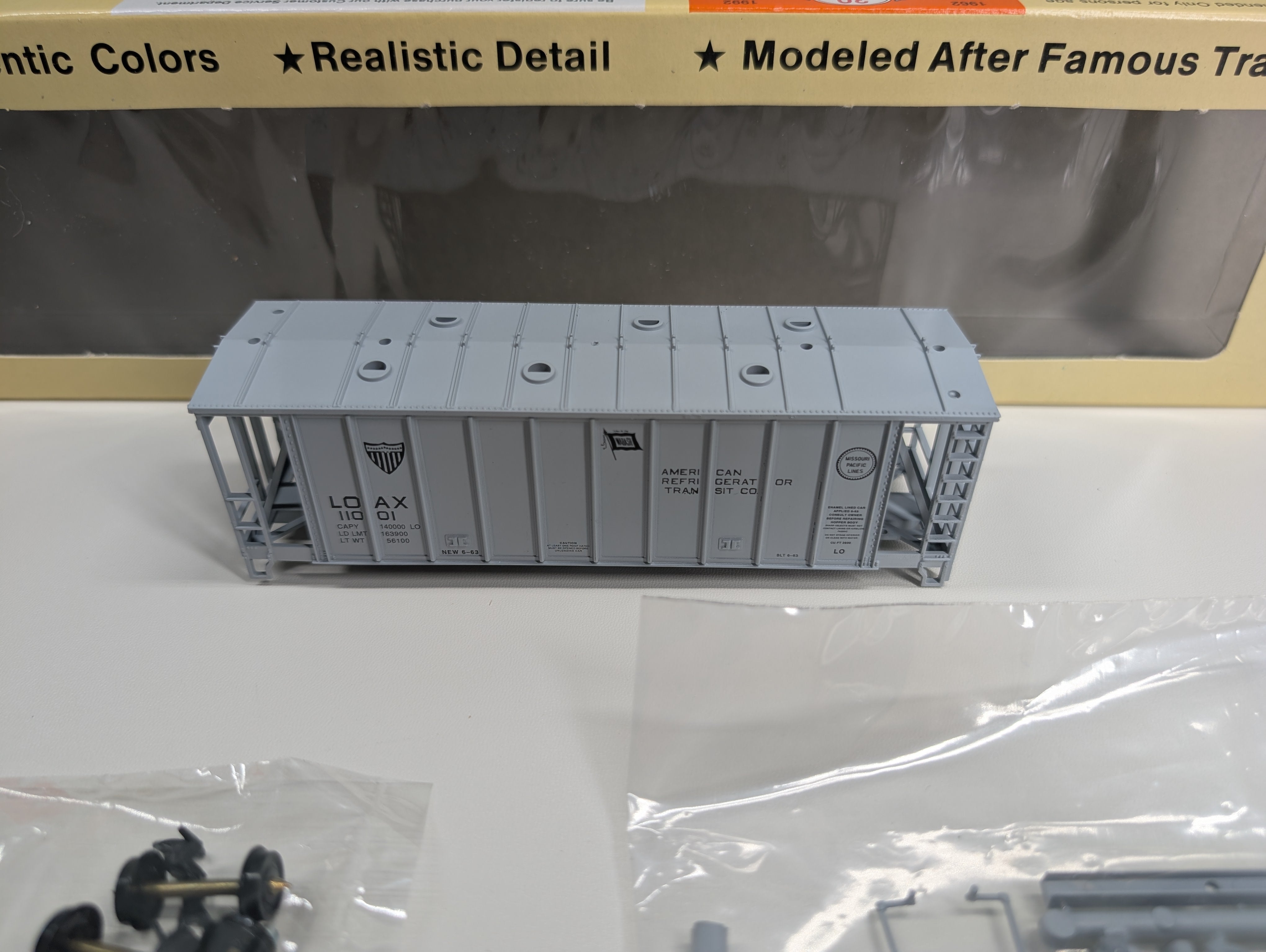 USED Con-Cor HO Scale 40' Airslide Covered Hopper Missouri Pacific LOAX #11001 KIT