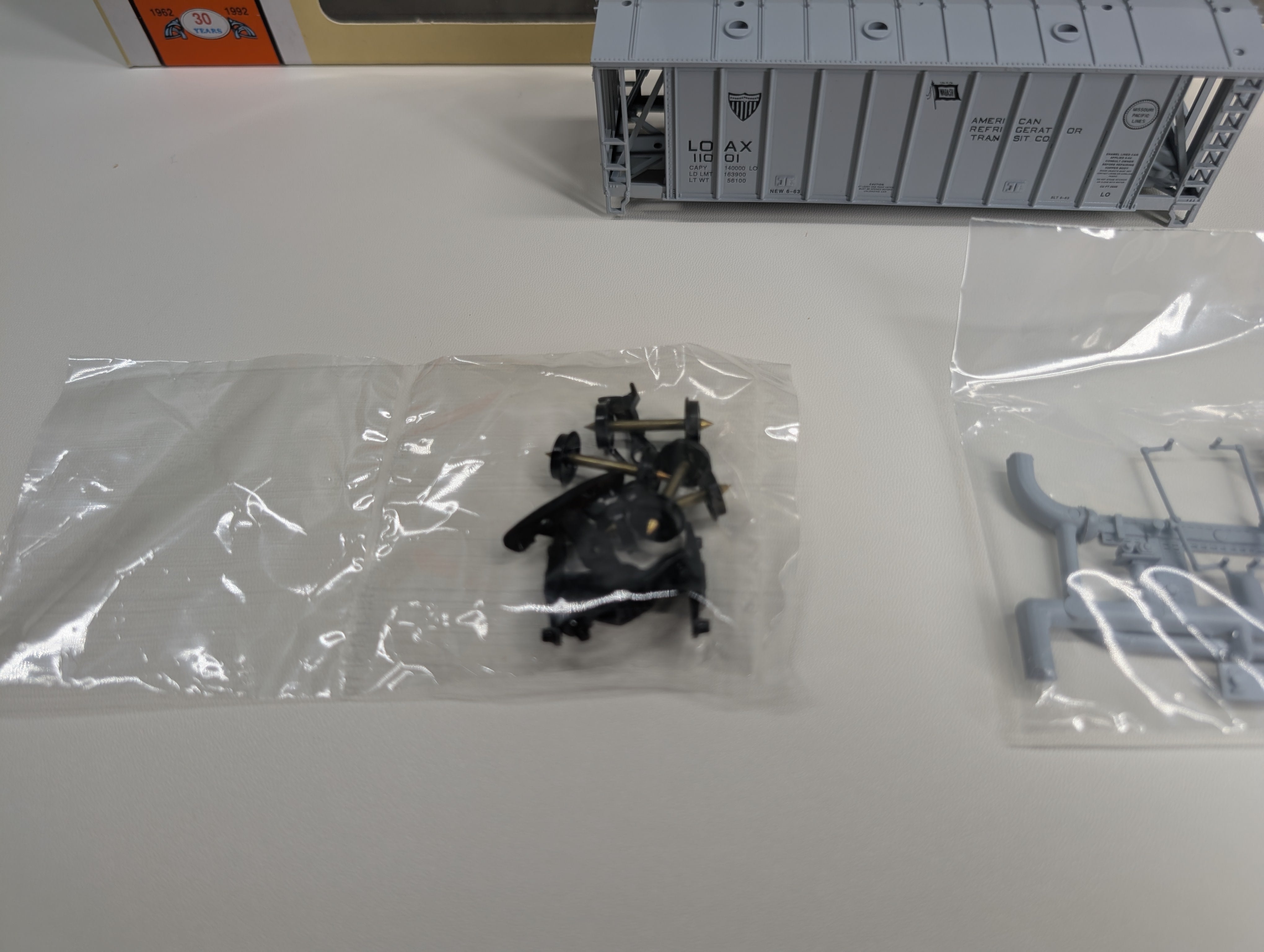 USED Con-Cor HO Scale 40' Airslide Covered Hopper Missouri Pacific LOAX #11001 KIT