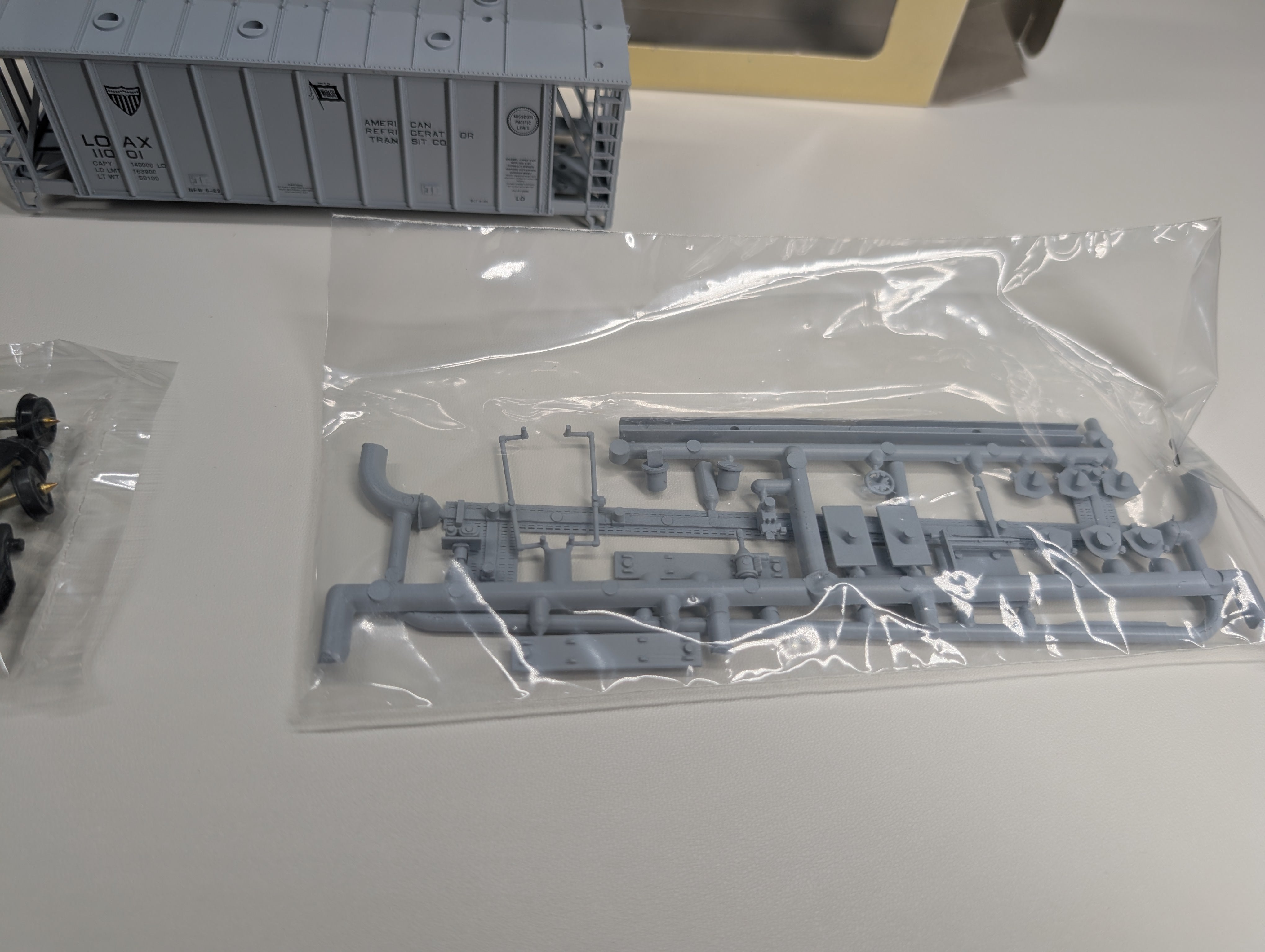 USED Con-Cor HO Scale 40' Airslide Covered Hopper Missouri Pacific LOAX #11001 KIT