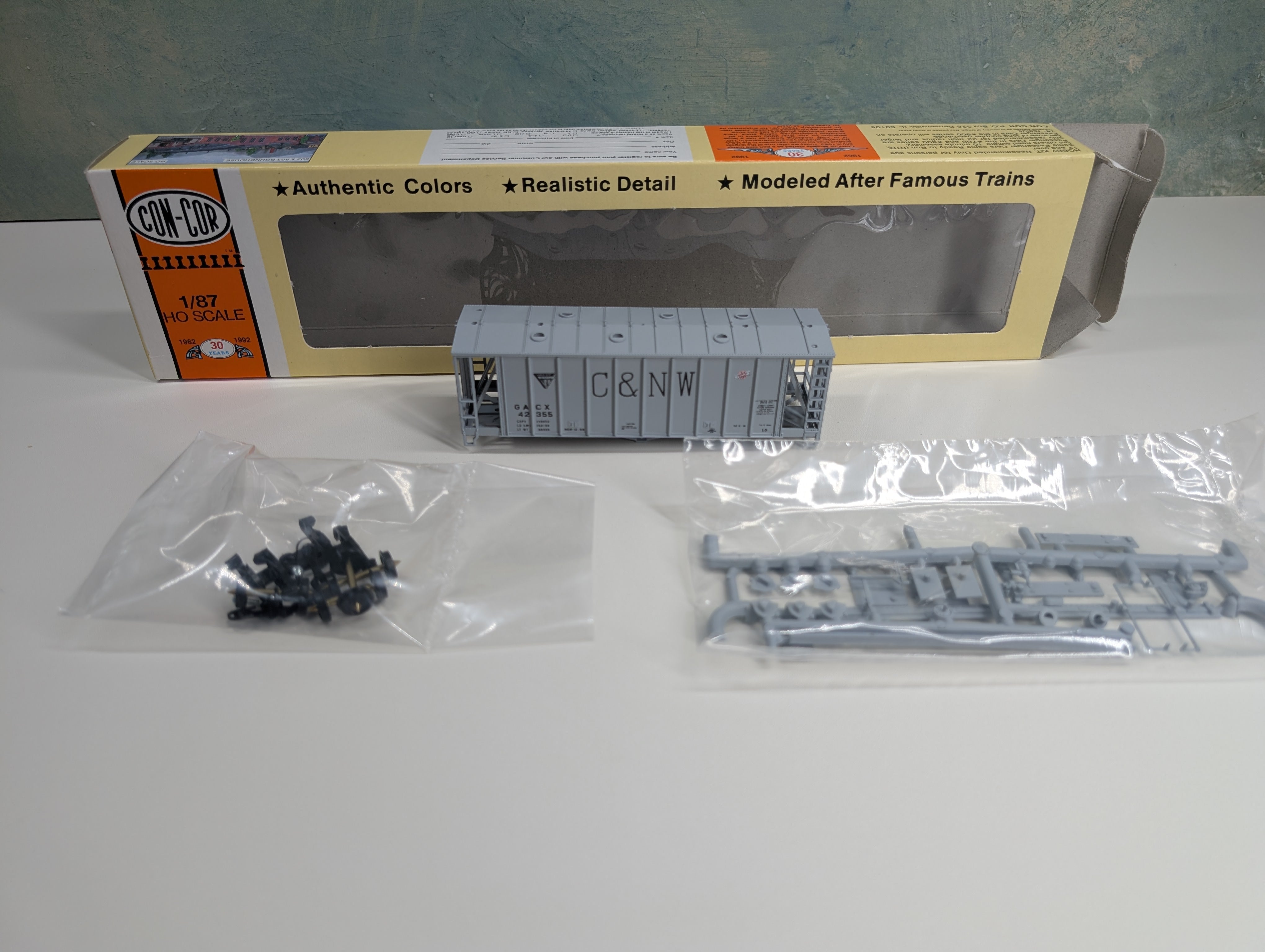 USED Con-Cor HO Scale 40' Airslide Covered Hopper Chicago & North Western GACX #42355 KIT