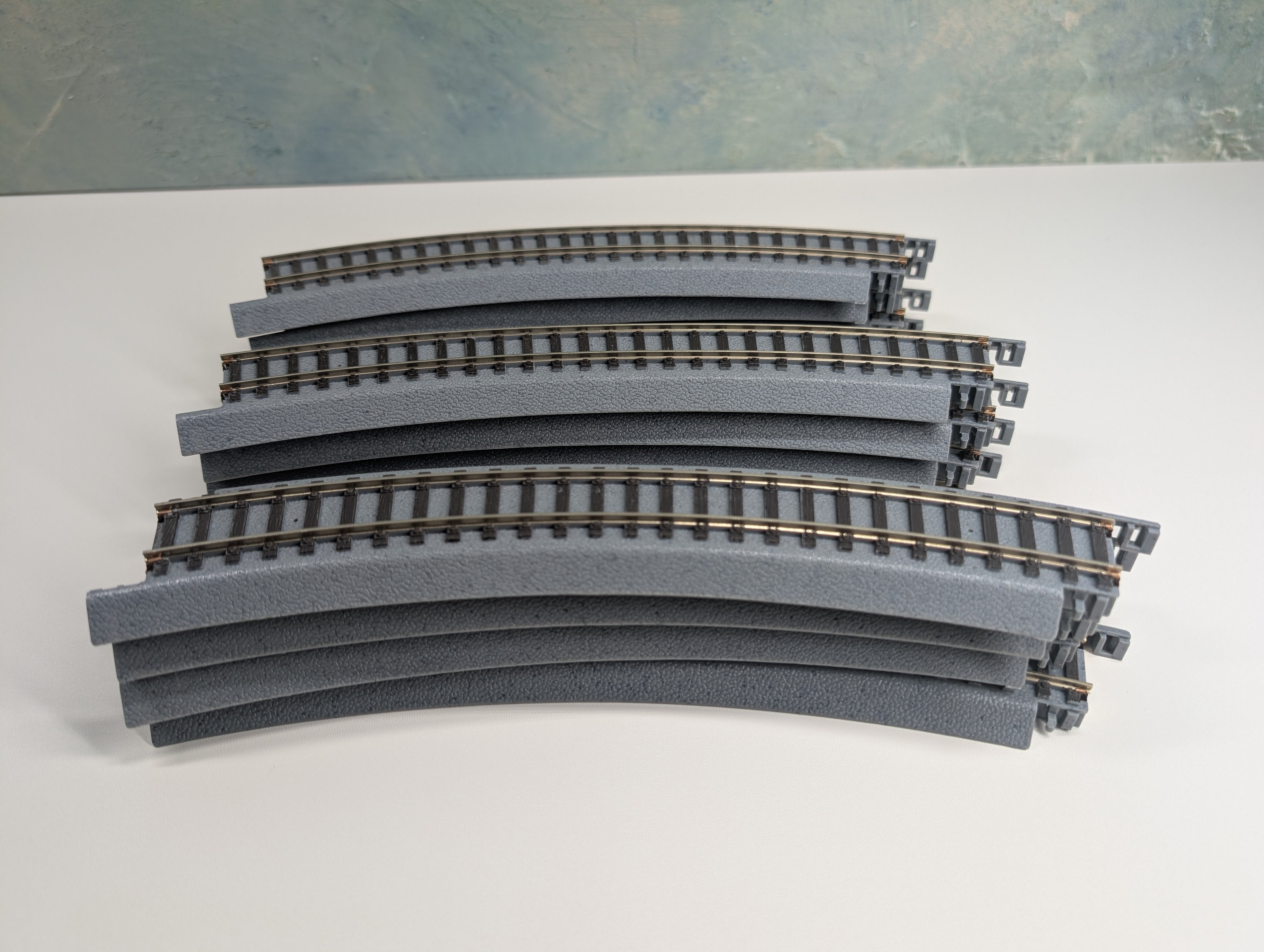 USED WalthersTrainline HO Scale Power-Loc 18" Radius Curved Code 100 Track (12 pcs)