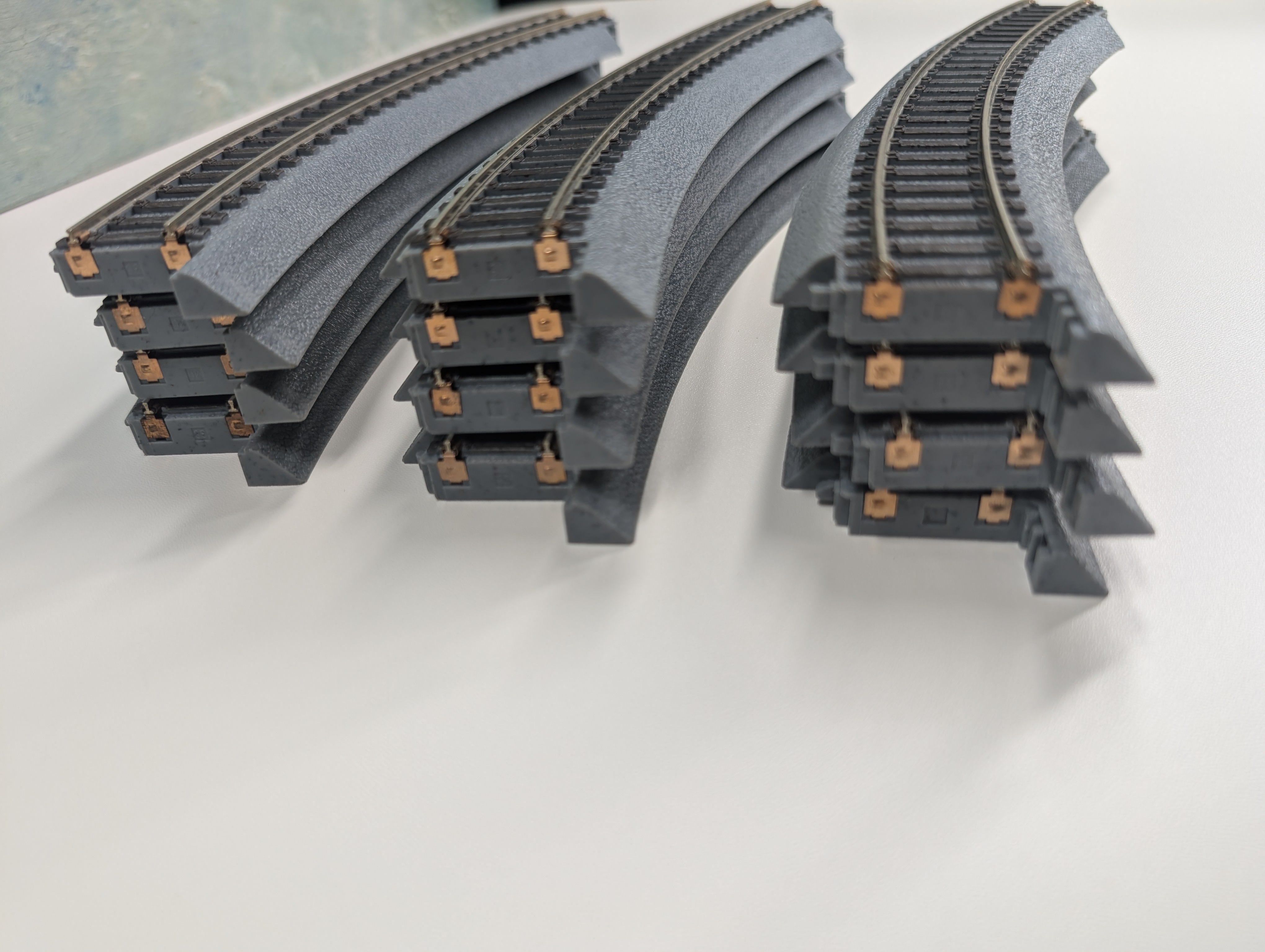 USED WalthersTrainline HO Scale Power-Loc 18" Radius Curved Code 100 Track (12 pcs)