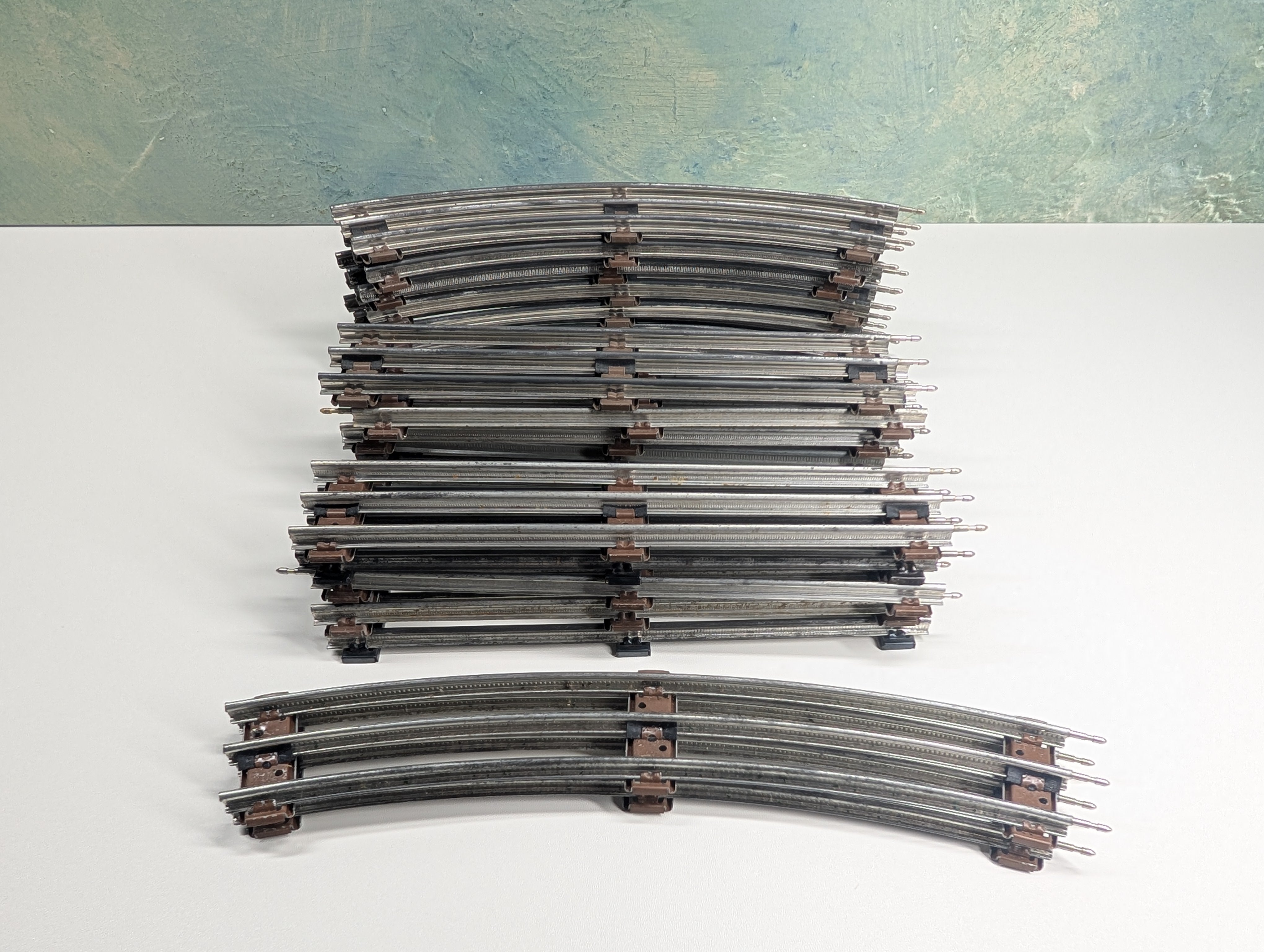 USED O Low-Profile Tubular Track Straights & Various Radius Curves (20 pcs)