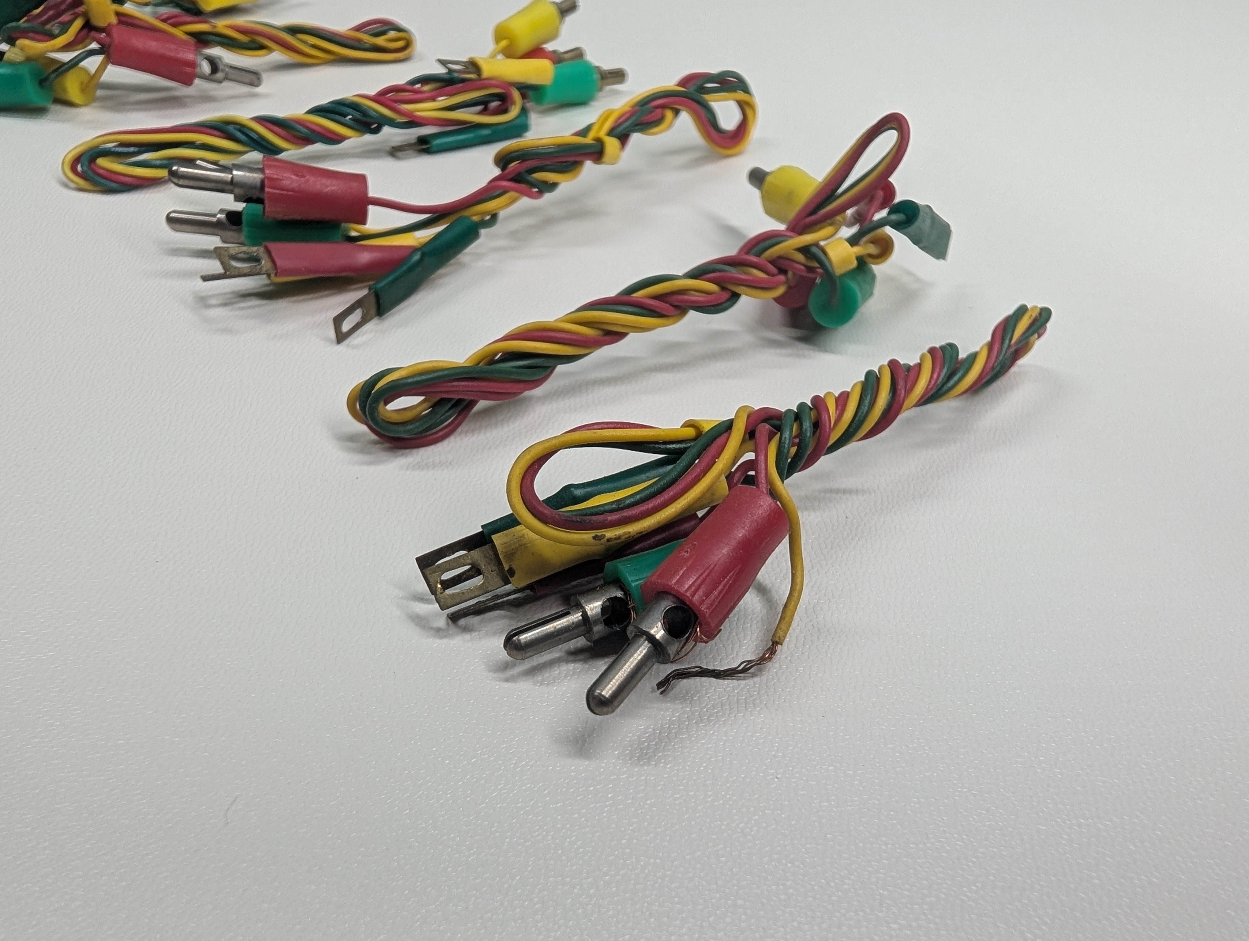 USED MULTI Scale 3 Conductor Wire w/ Plugs (6 pcs)