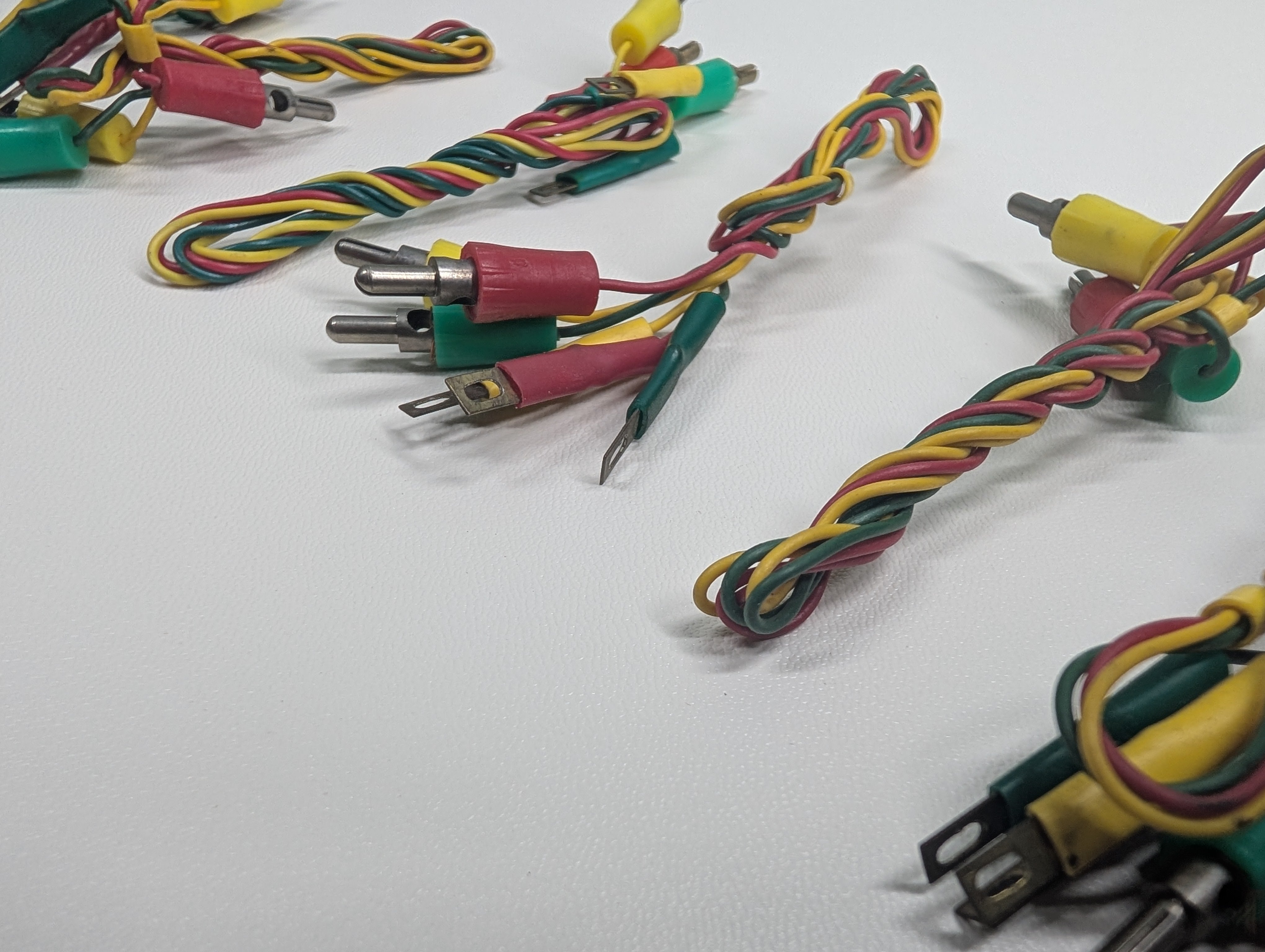 USED MULTI Scale 3 Conductor Wire w/ Plugs (6 pcs)