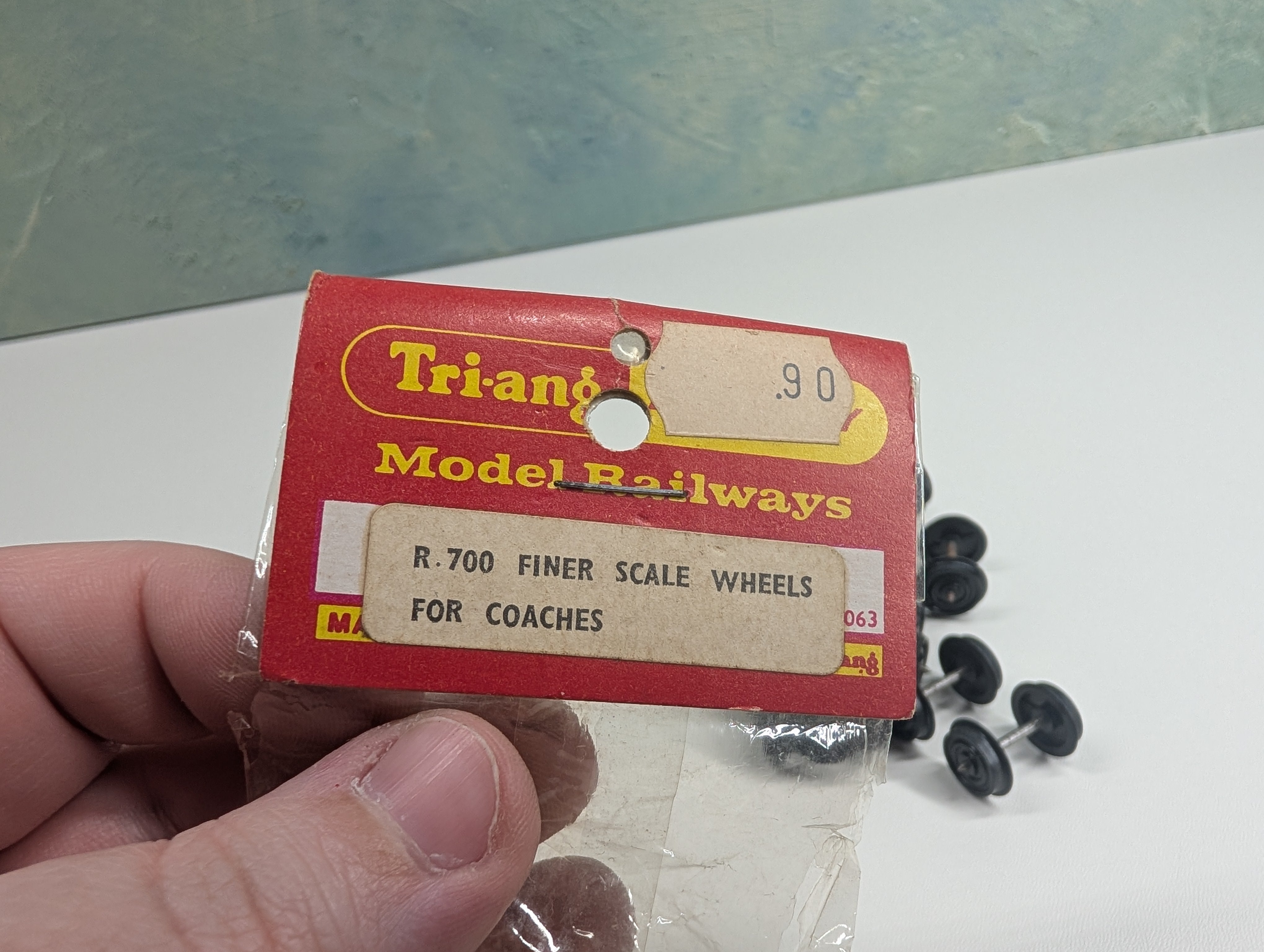 USED Hornby R700 HO Scale Finer Scale Wheels for Passenger Cars, Coaches (20 pcs)