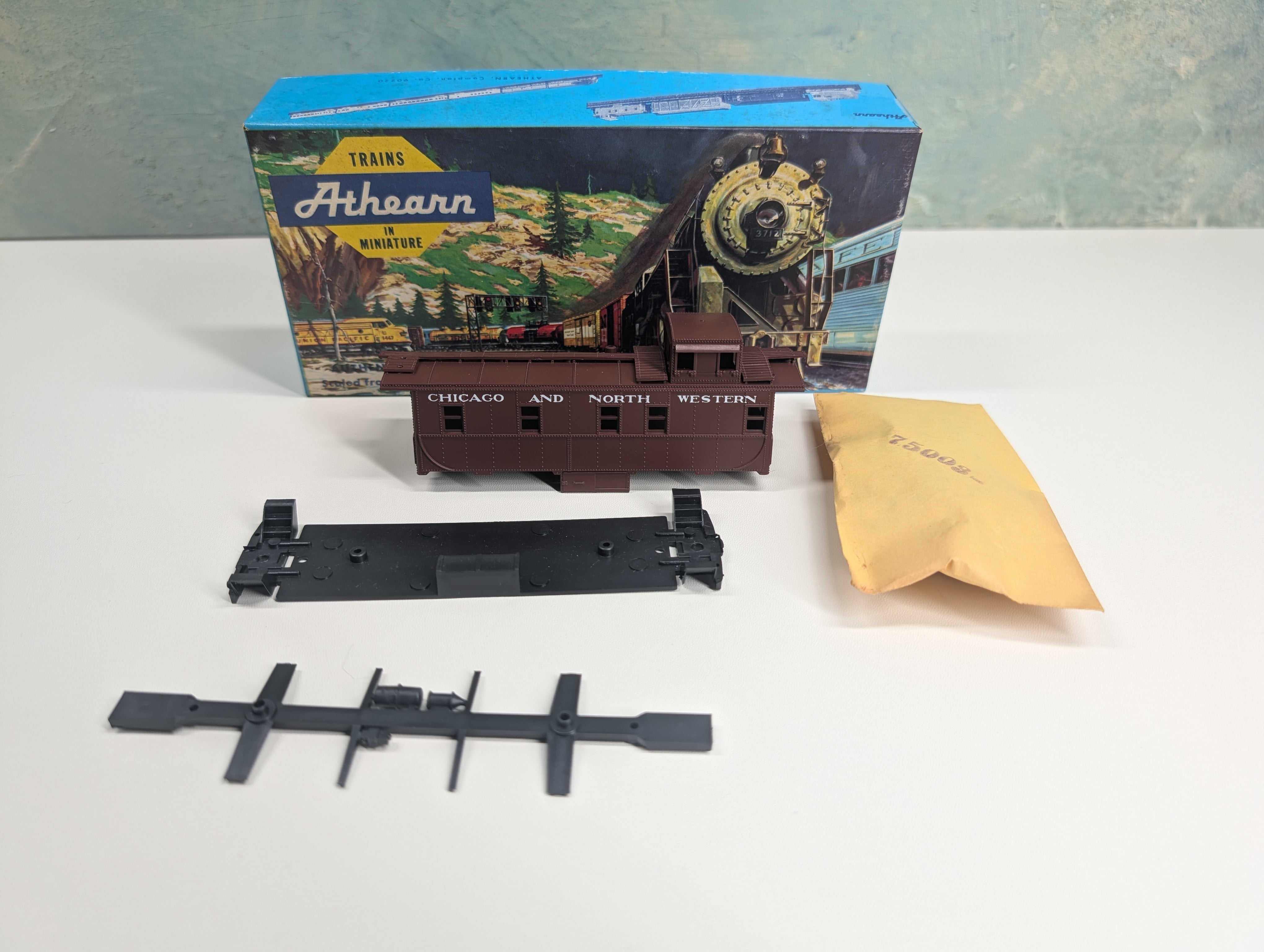 USED Athearn 1267 HO Scale Caboose Chicago & North Western CNW KIT