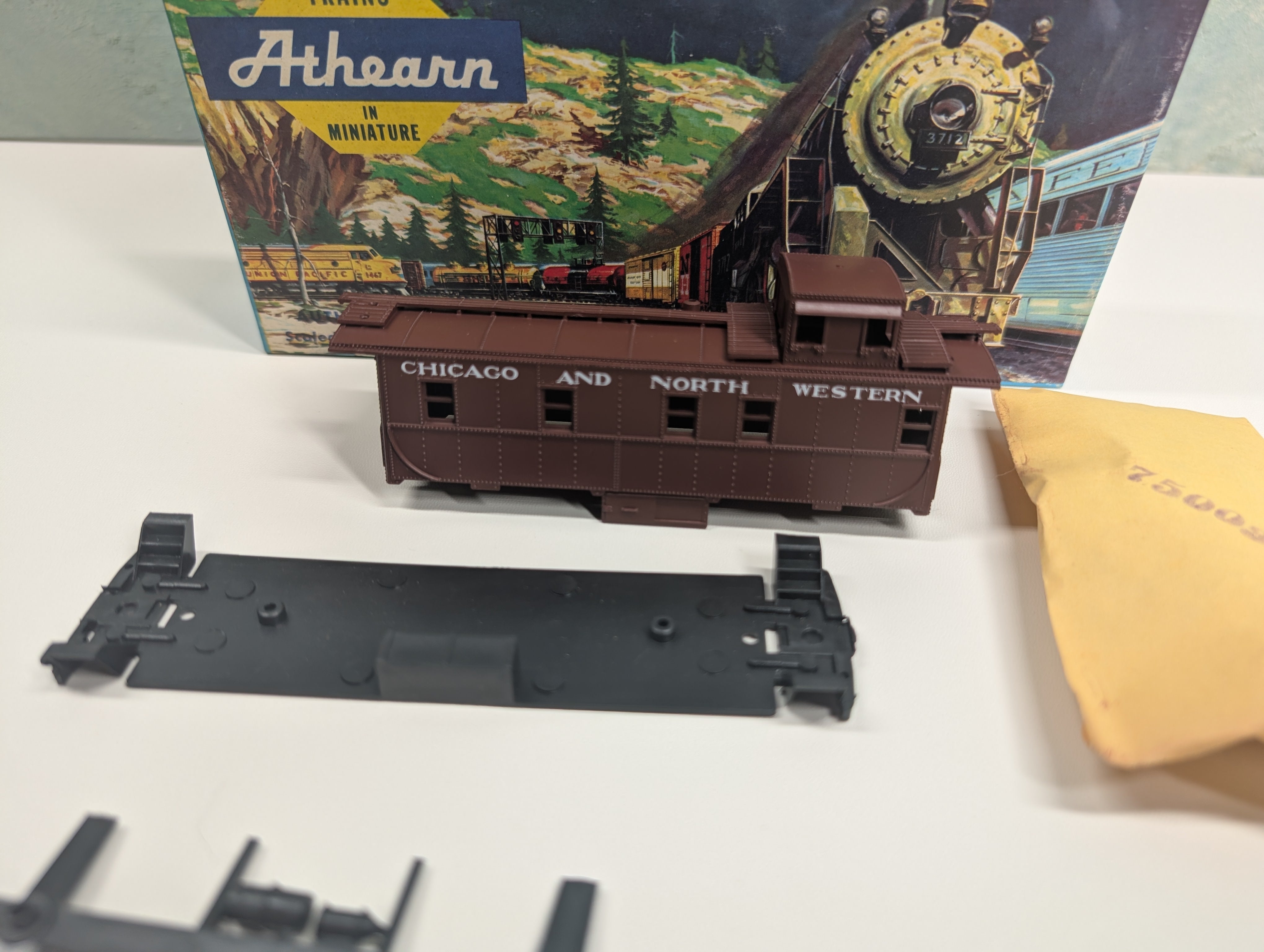 USED Athearn 1267 HO Scale Caboose Chicago & North Western CNW KIT