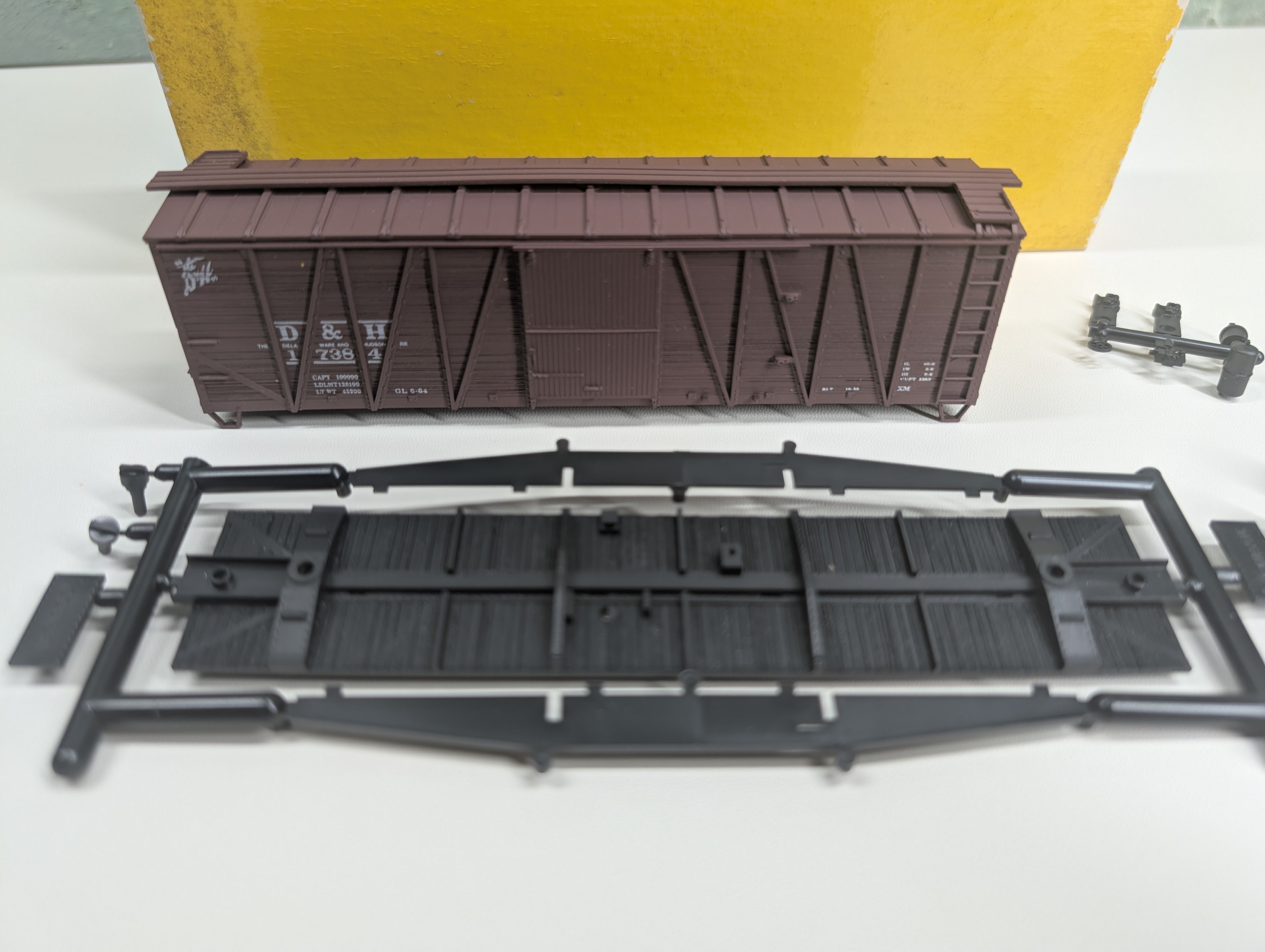 USED Accurail 4202 HO Scale 40' OB Box Car w/ Steel Ends Delaware and Hudson D&H #17384 KIT