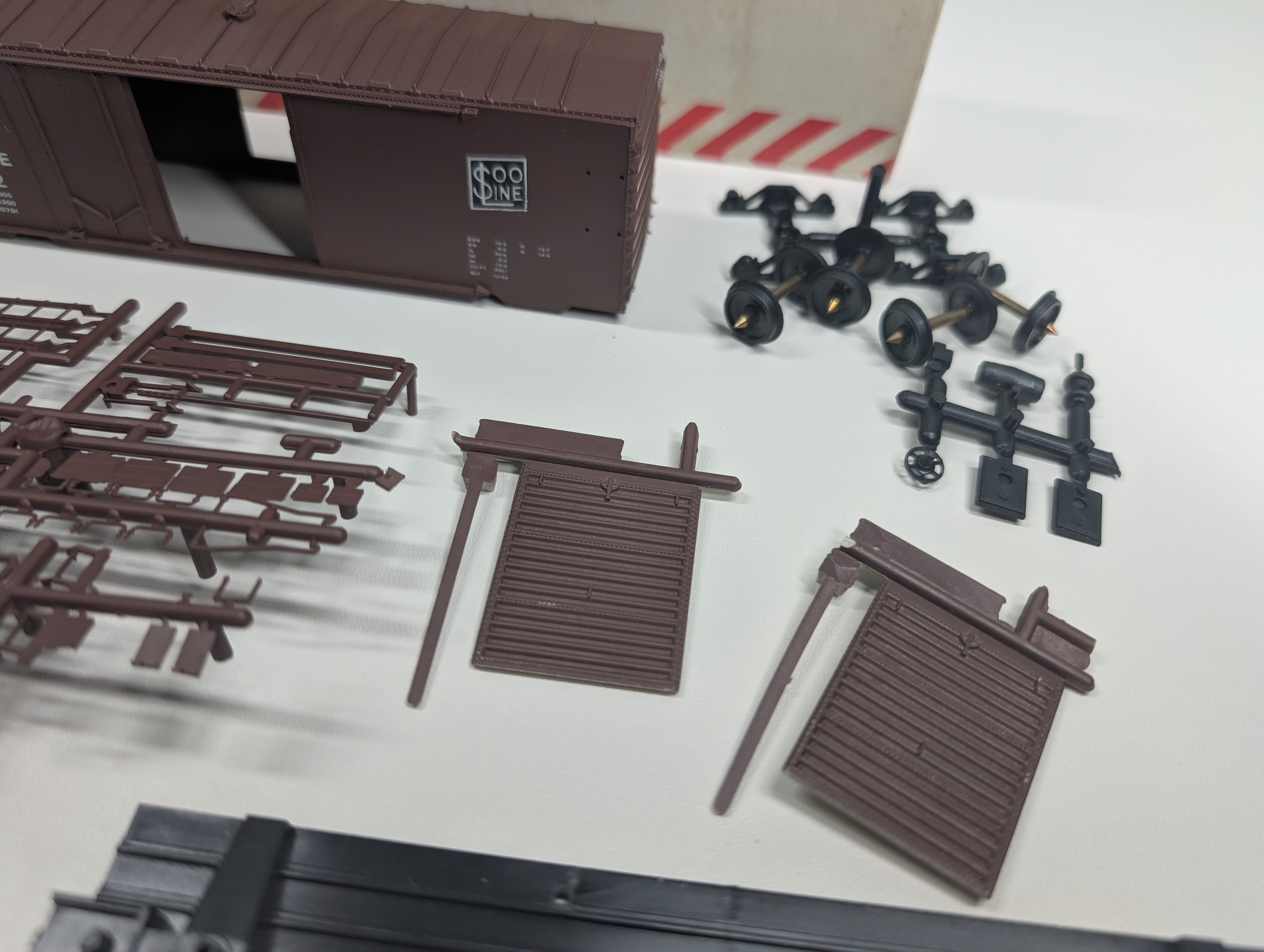 USED MCKEAN HO Scale 40' PS1 DD Box Car SOO Line #48302 KIT