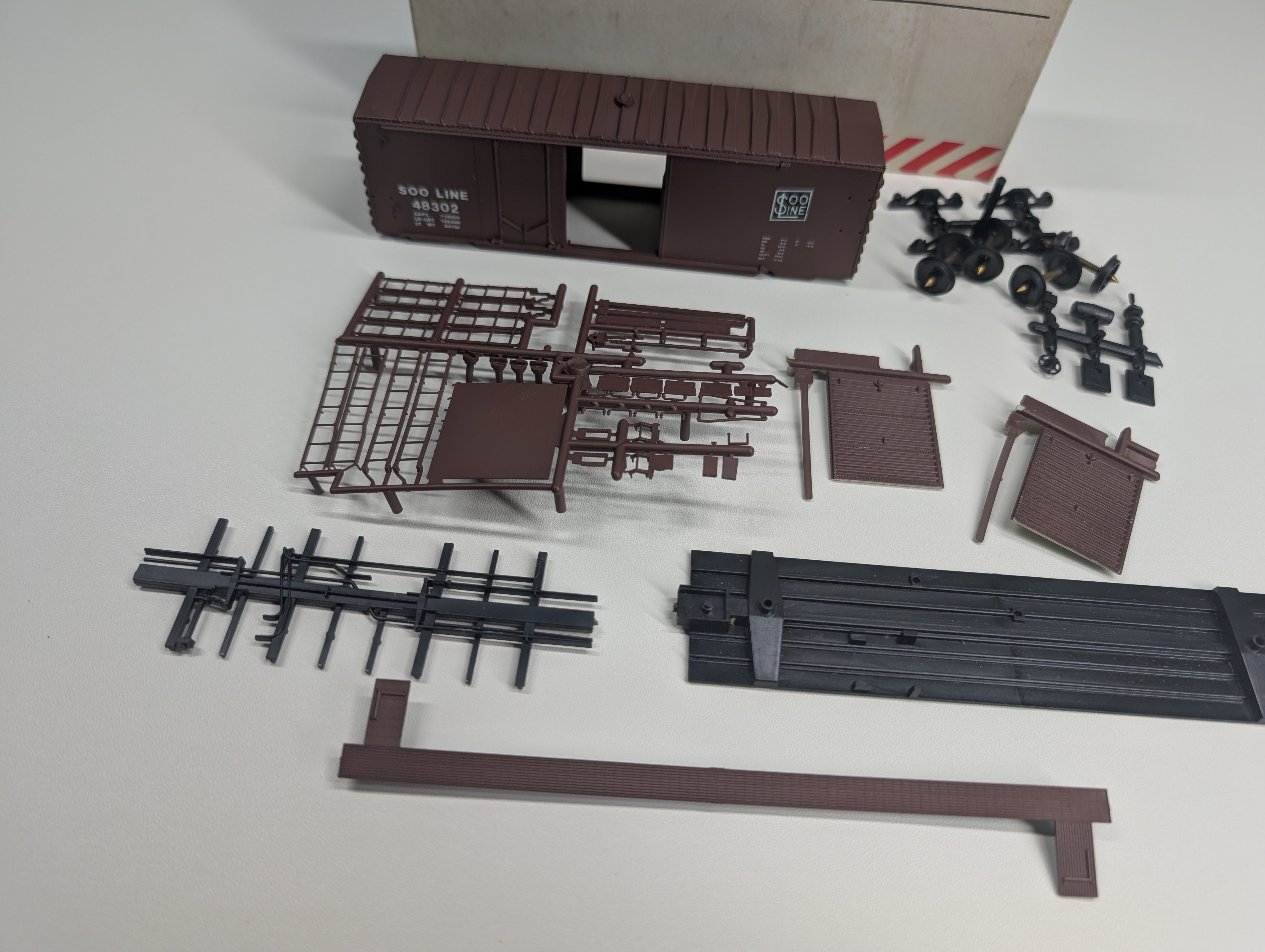 USED MCKEAN HO Scale 40' PS1 DD Box Car SOO Line #48302 KIT