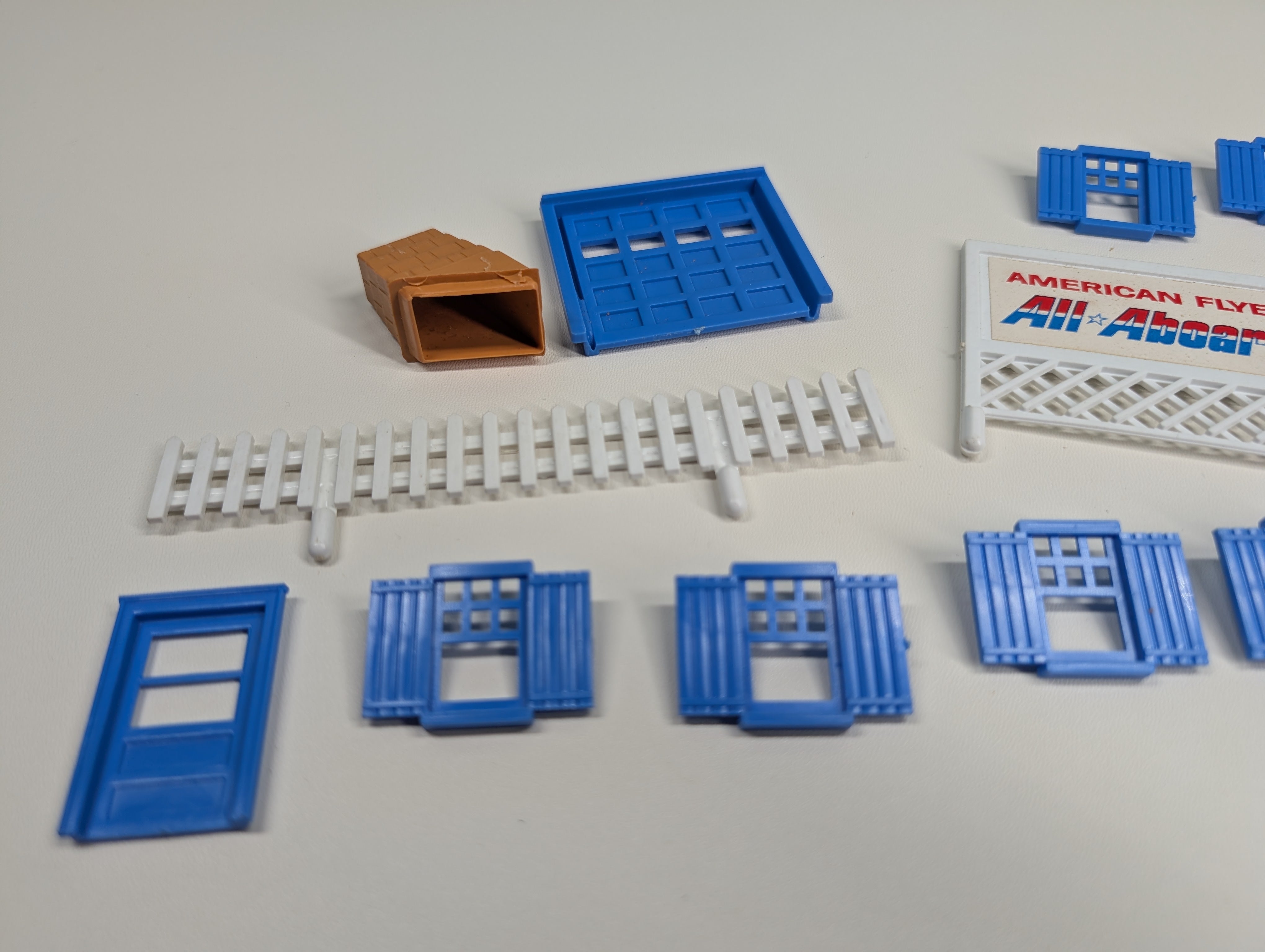 USED Gilbert S Scale Billboard & Parts for Panel Train Sets
