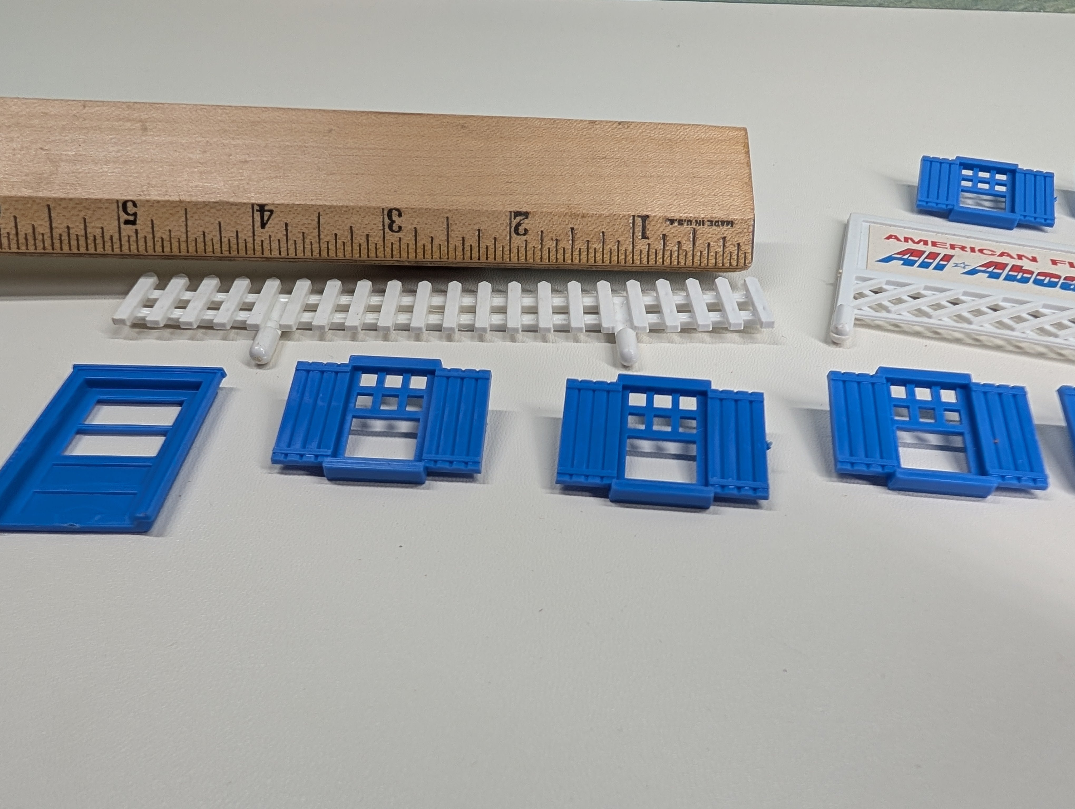 USED Gilbert S Scale Billboard & Parts for Panel Train Sets