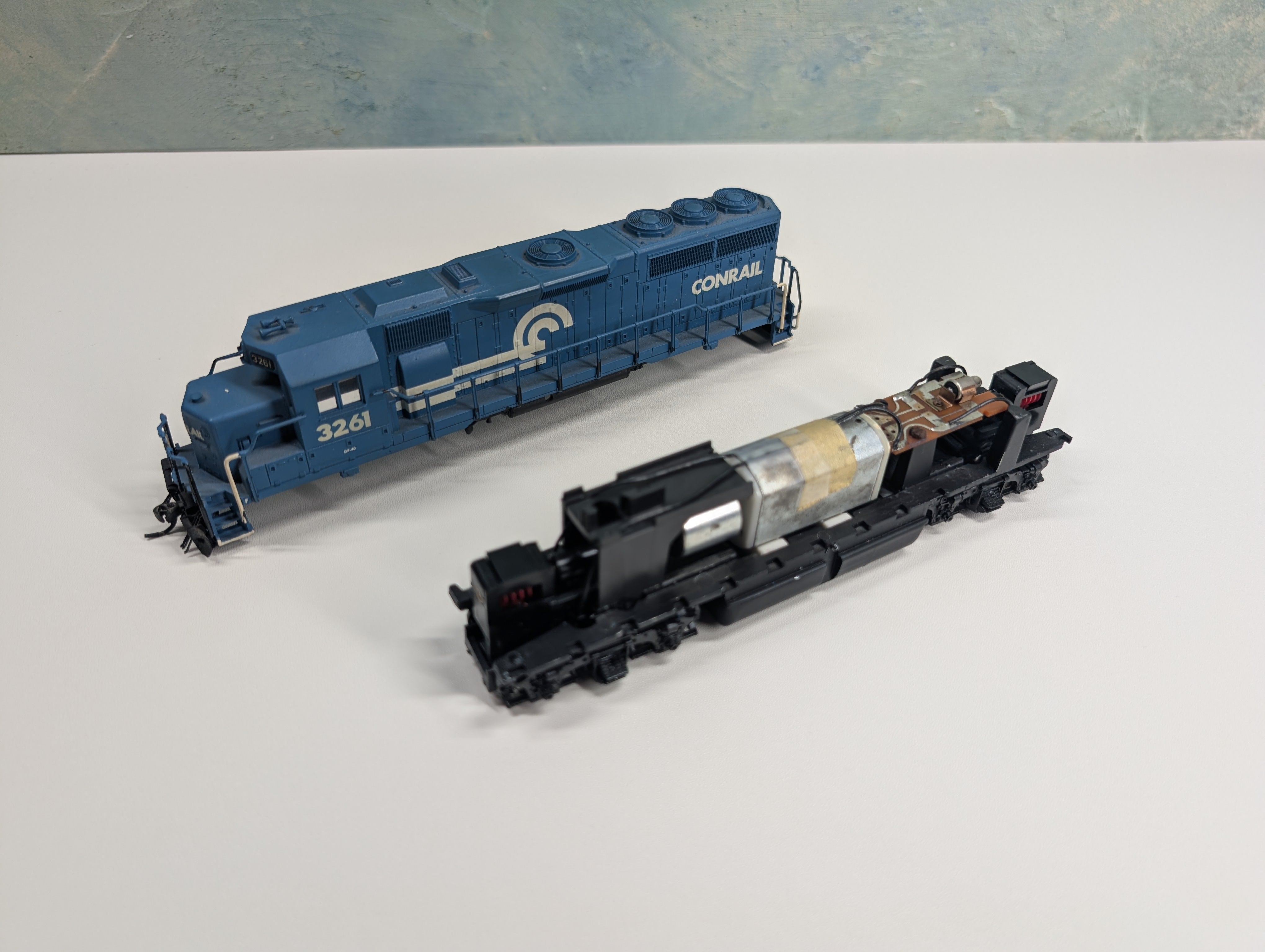 USED Atlas HO Scale EMD GP-40 Diesel Locomotive Conrail CR #3261 Parts/Repairs DC