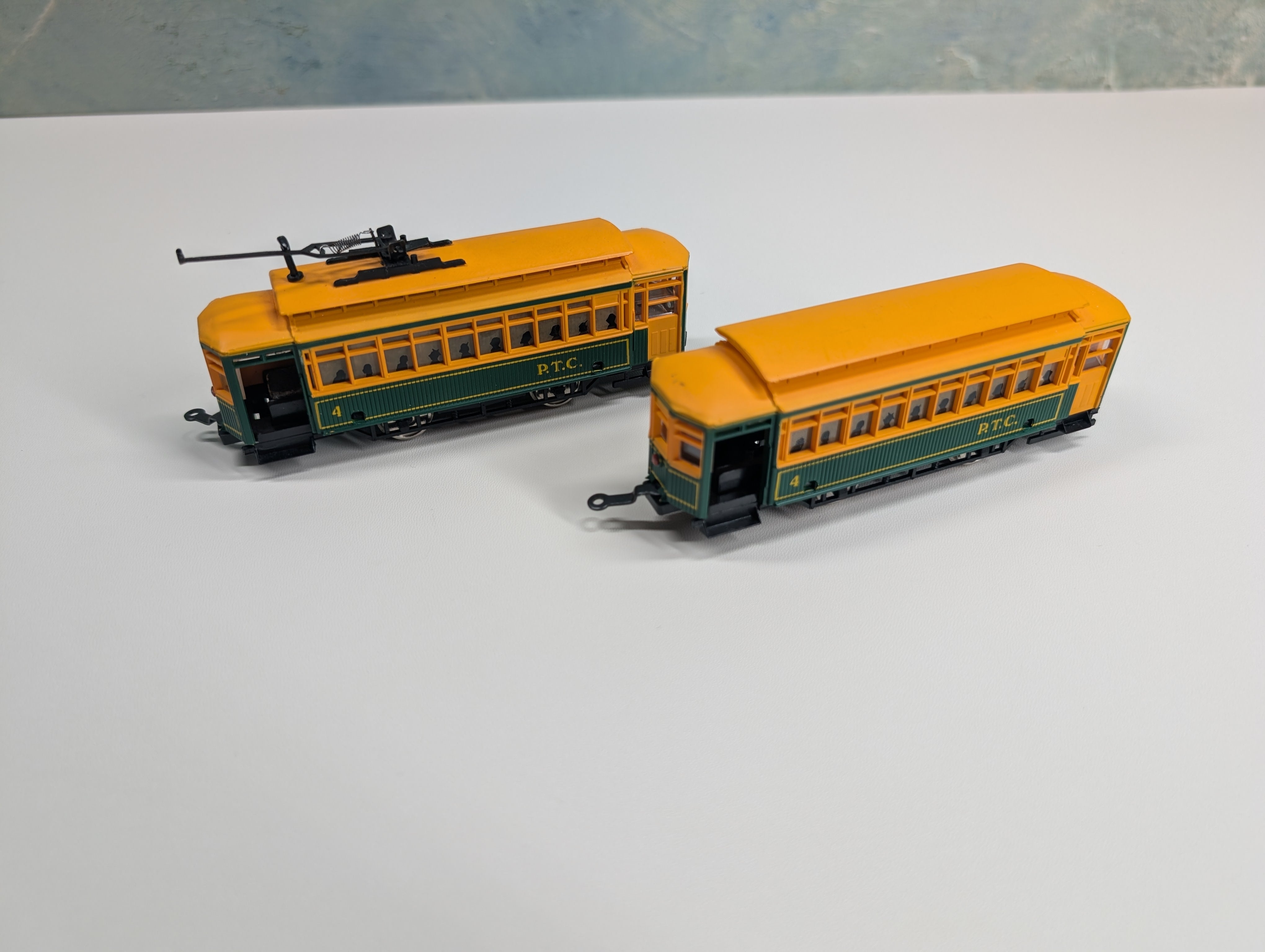 USED Mehano HO Scale Brill Trolley Powered & Unpowered Set PTC #4 Runs Great DC