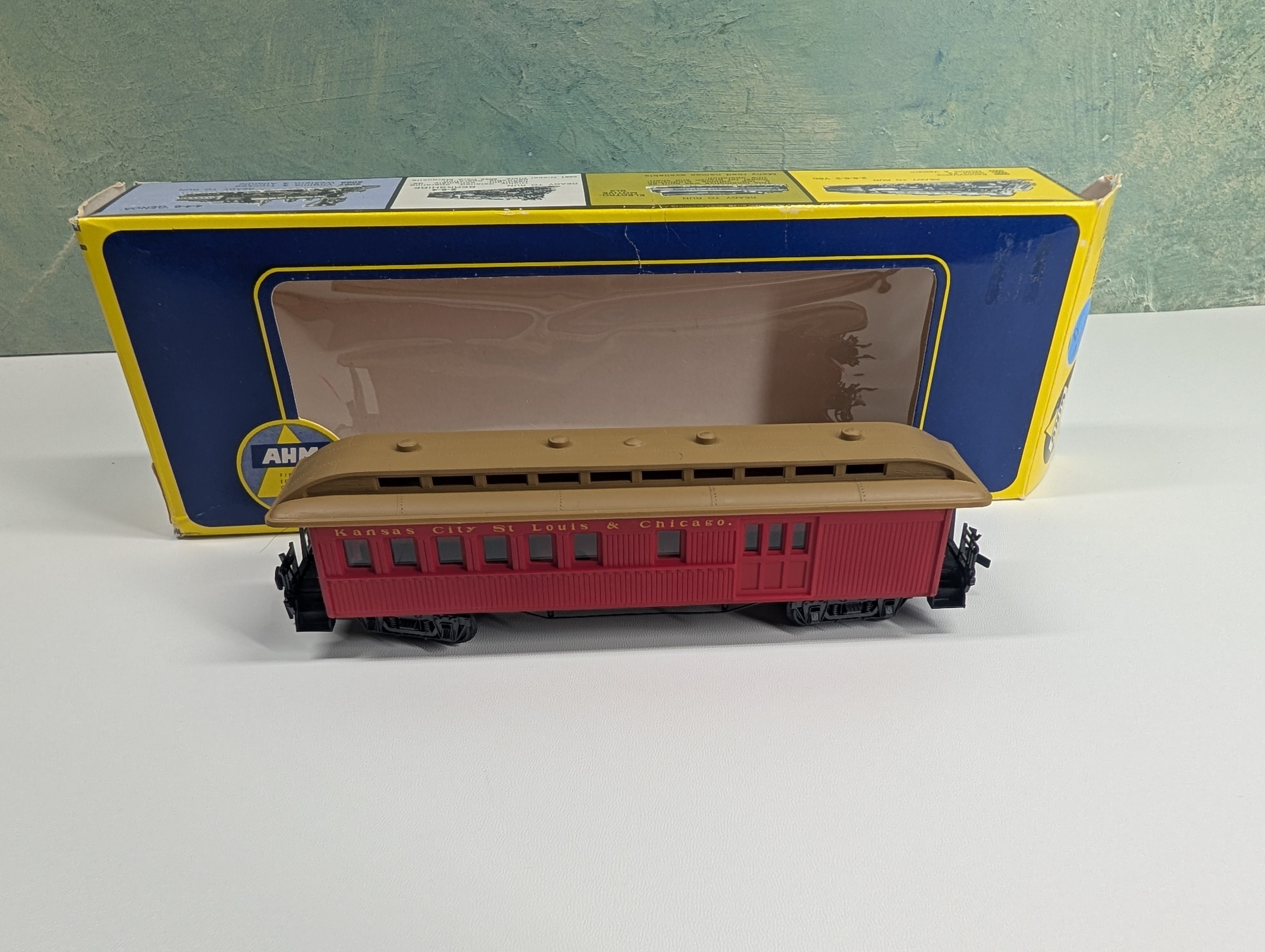 USED AHM 6239 HO Scale Oldtime Baggage Passenger Car Kansas City