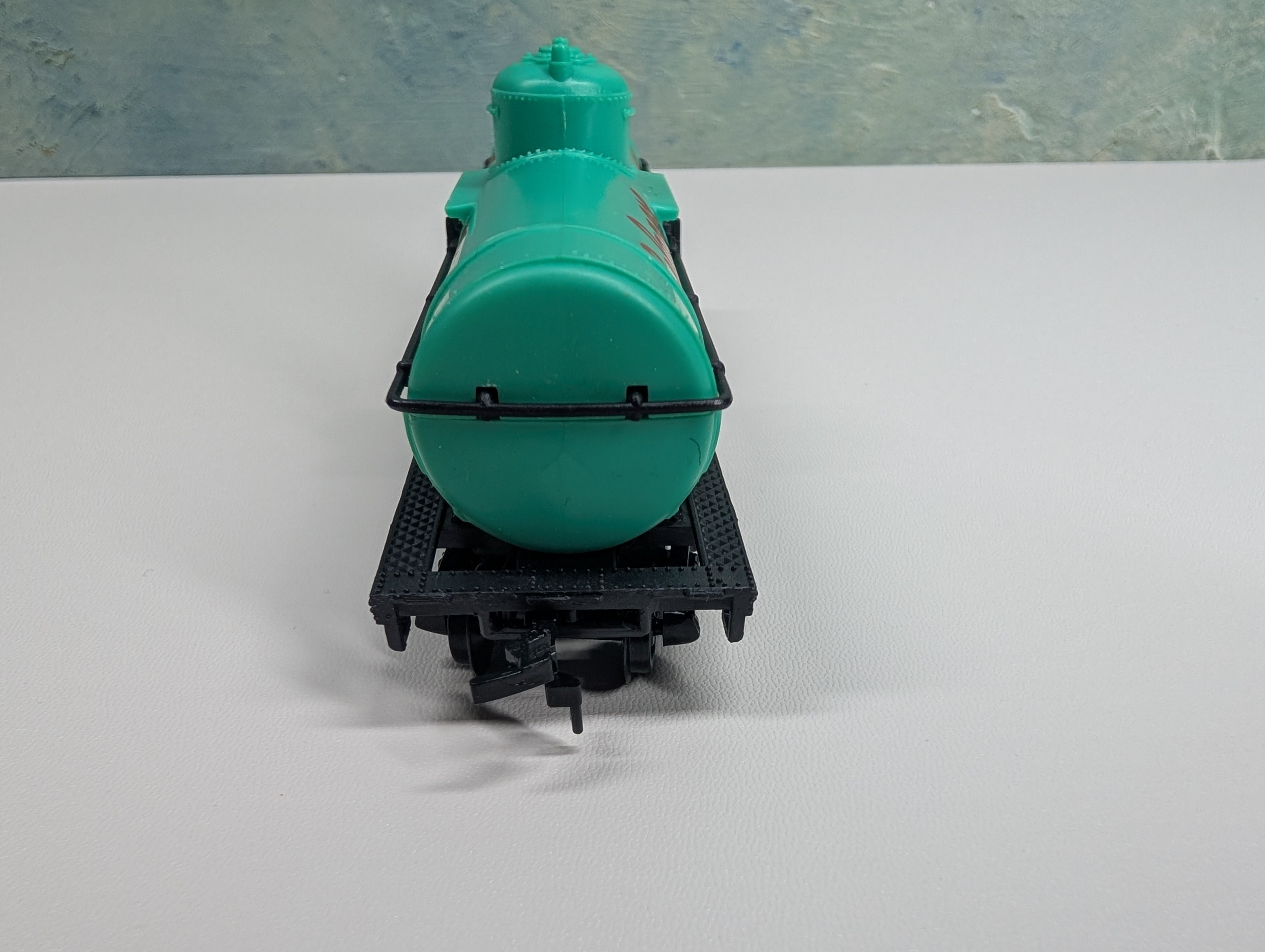 USED Model Power HO Scale Single Dome Tank Car Celanese Chemicals GATX #39617