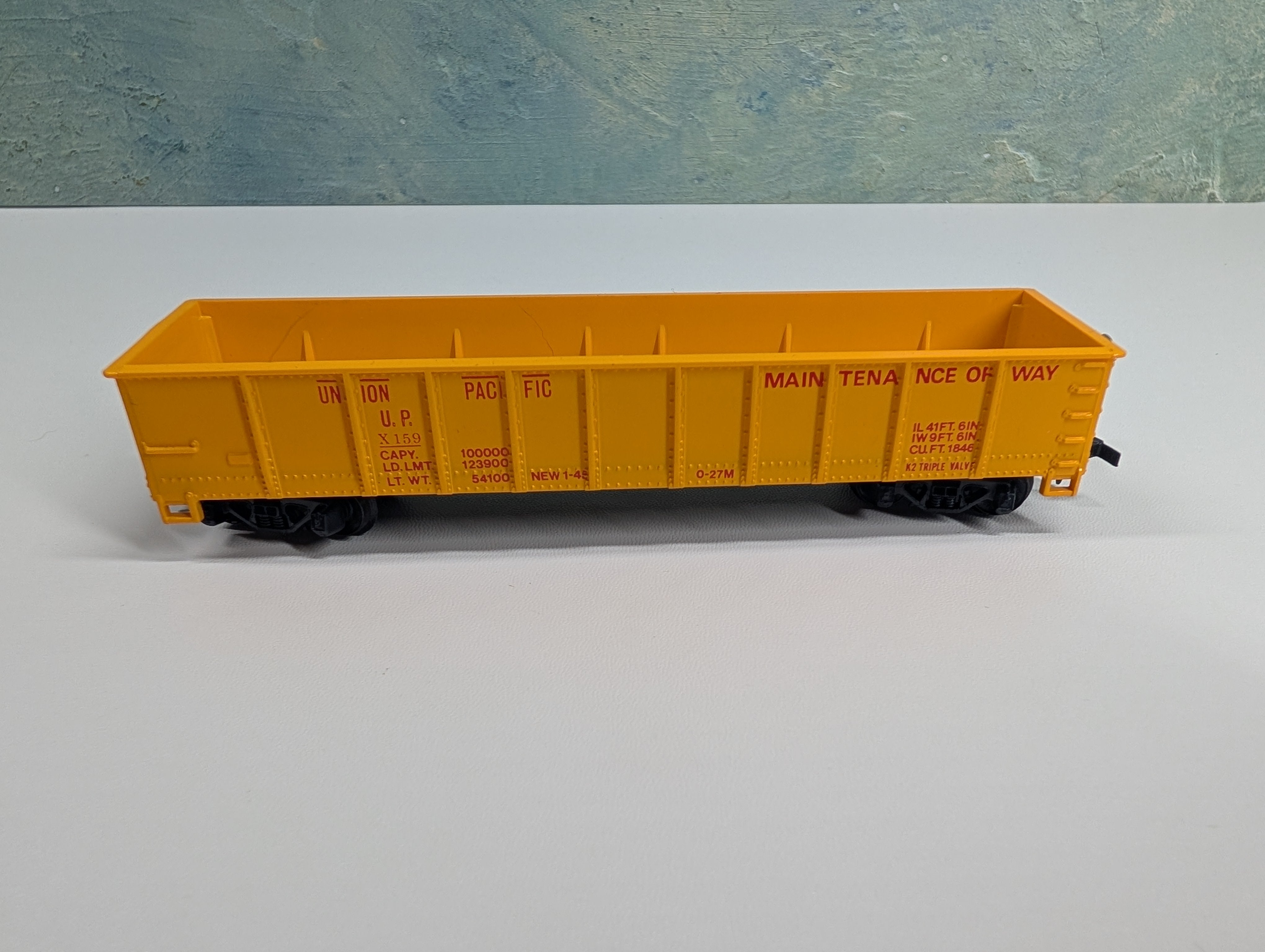 USED Tyco HO Scale 40' Gondola Union Pacific UP #X159 MOW w/ Pipe Load