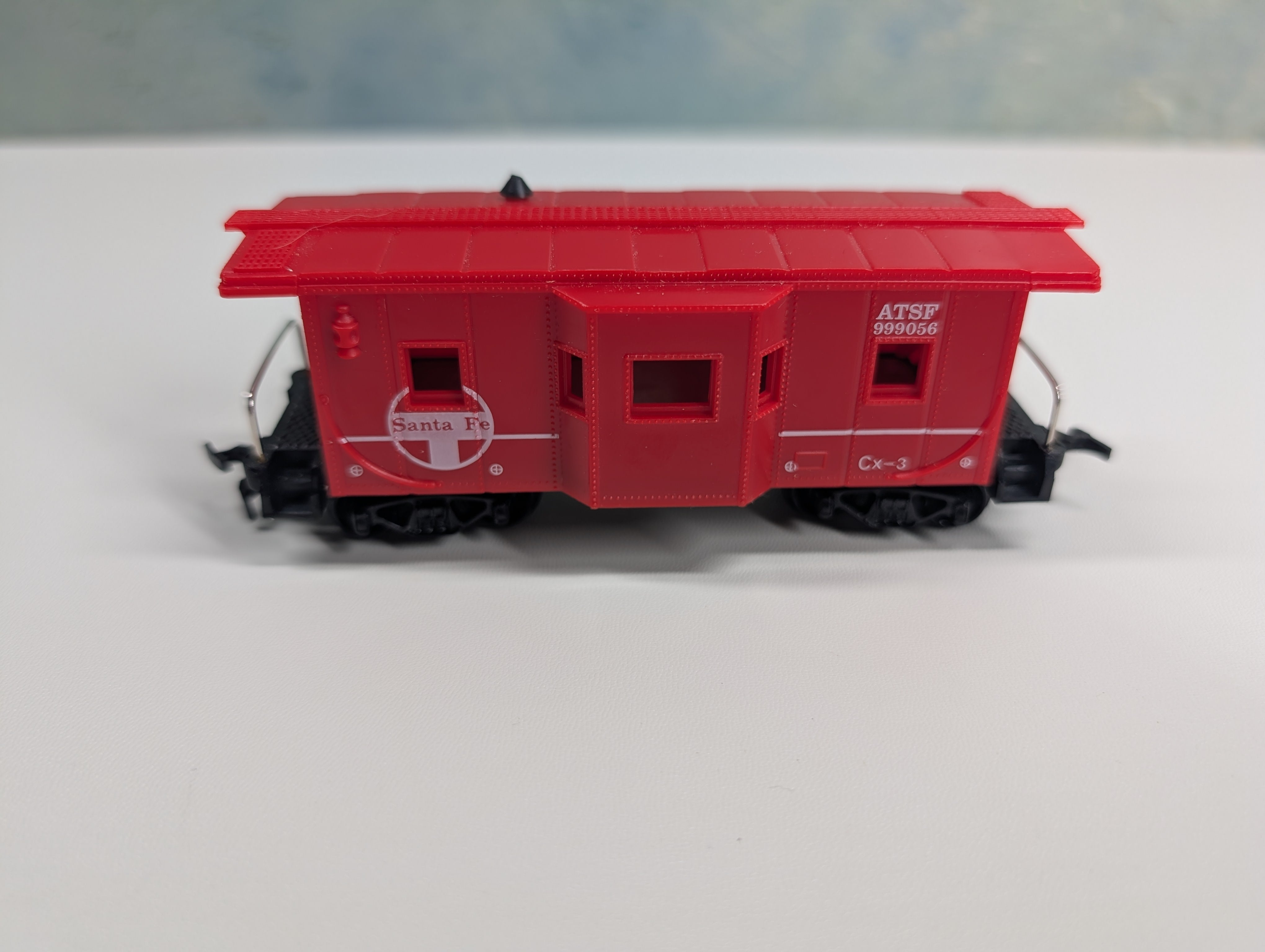 USED Model Power HO Scale Bay Window Caboose Santa Fe ATSF #999056