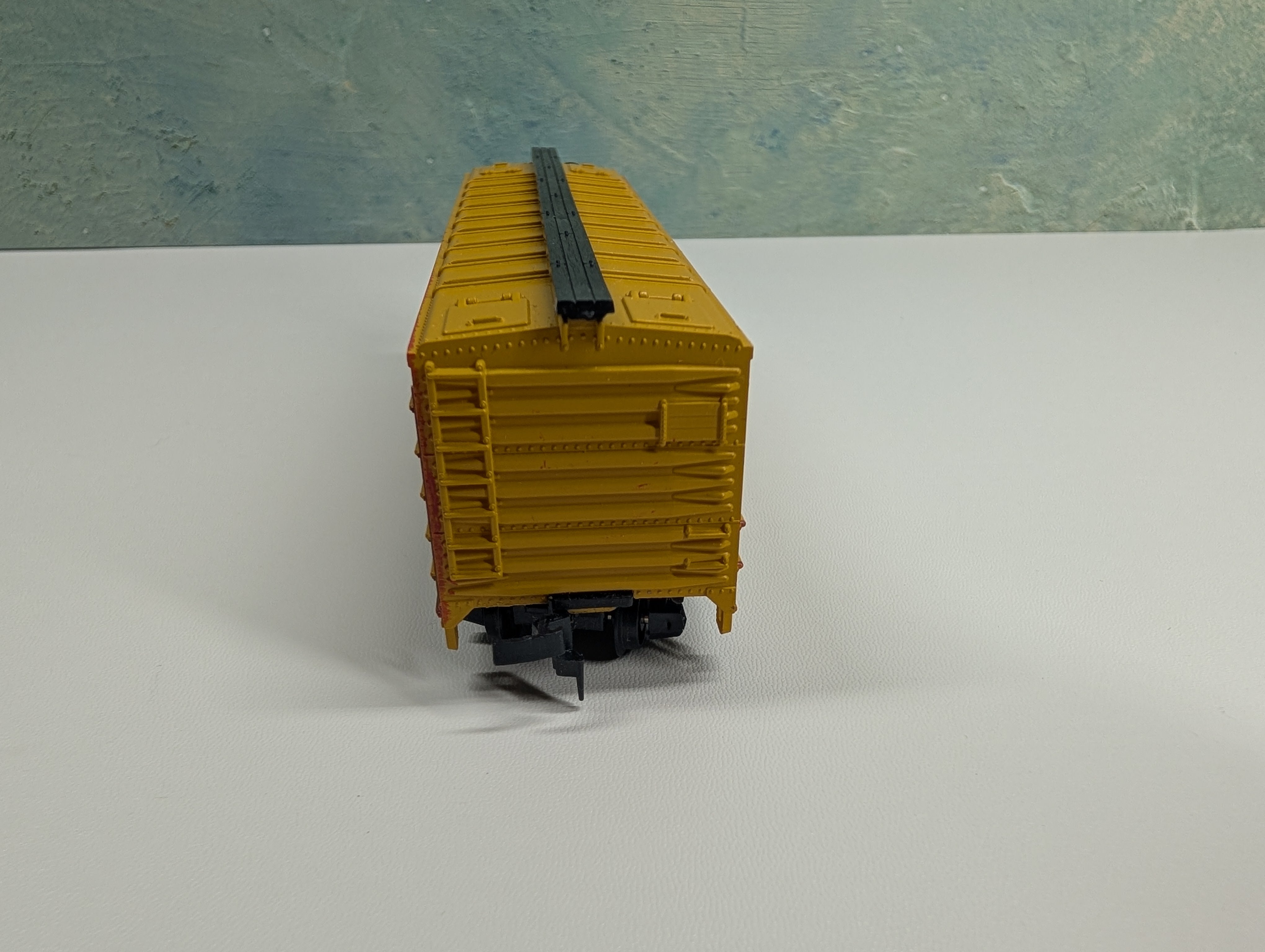 USED AHM HO Scale 40' Wooden Billboard Reefer Box Car Merchants Biscuit Co MBIX #3905